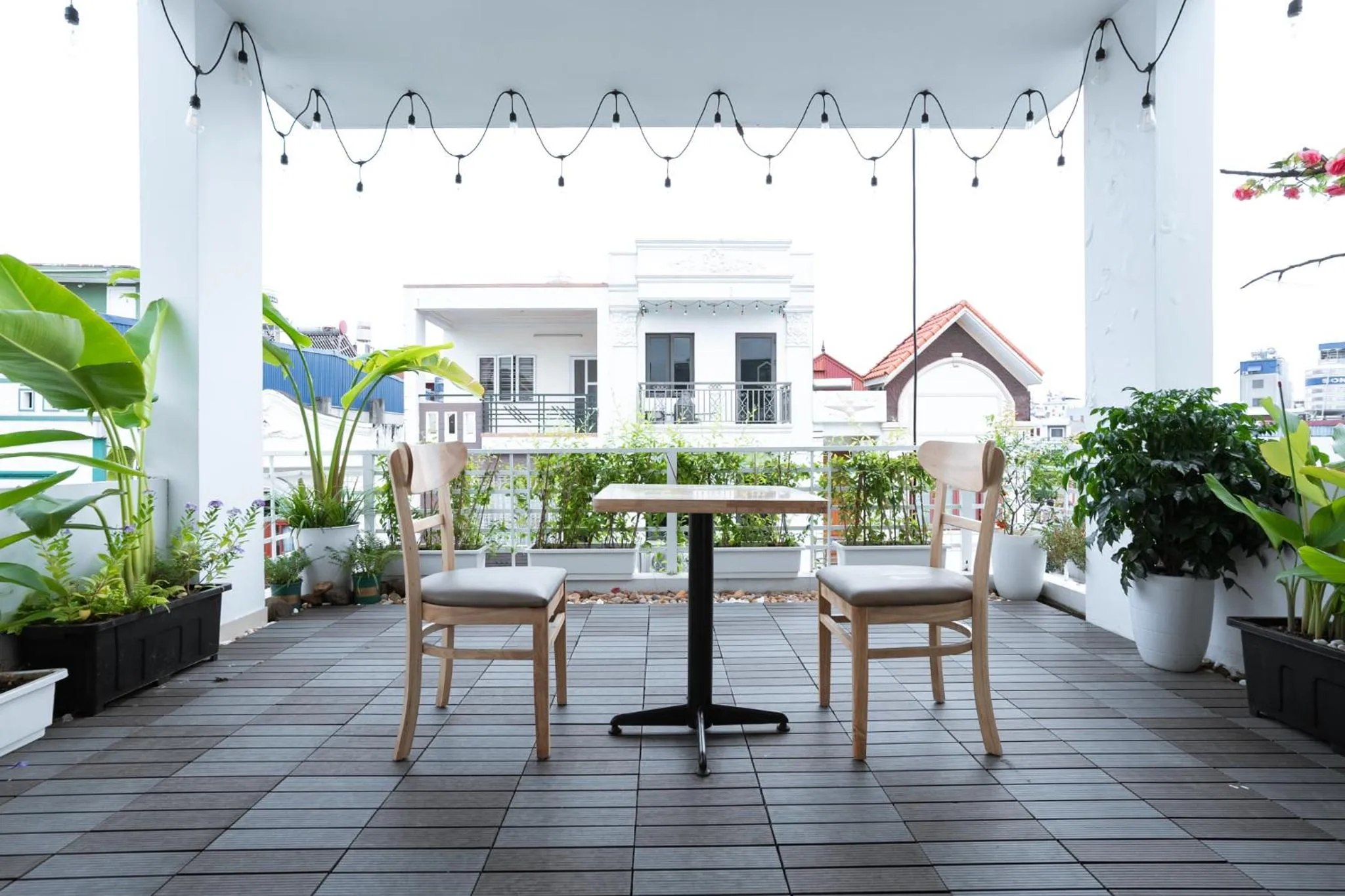 Patio in X-Stay Thư Trung