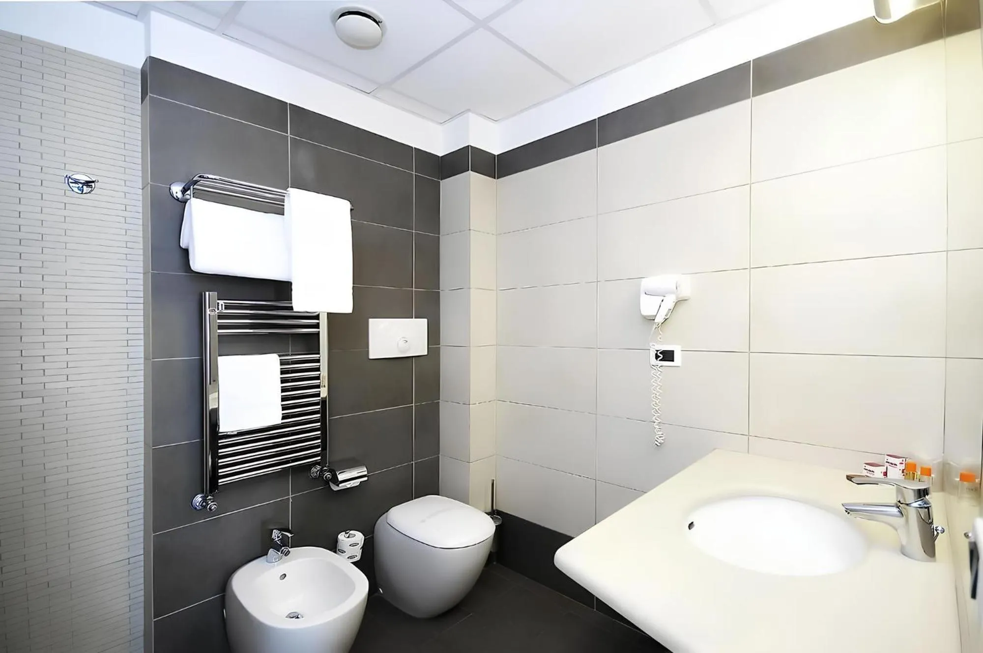 Bathroom in Sunrise Hotel