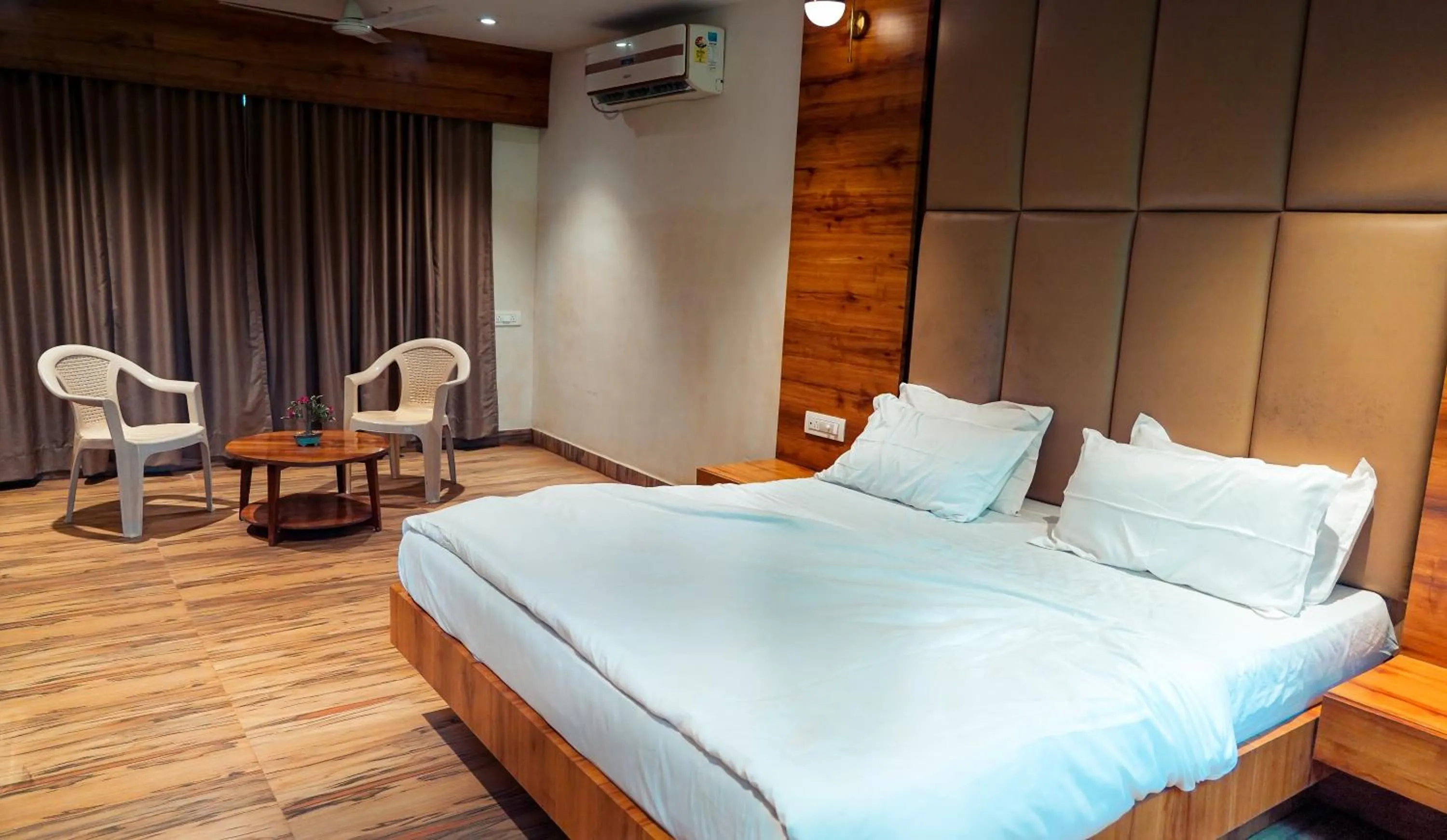 Bed in Whispering Peepul Resort