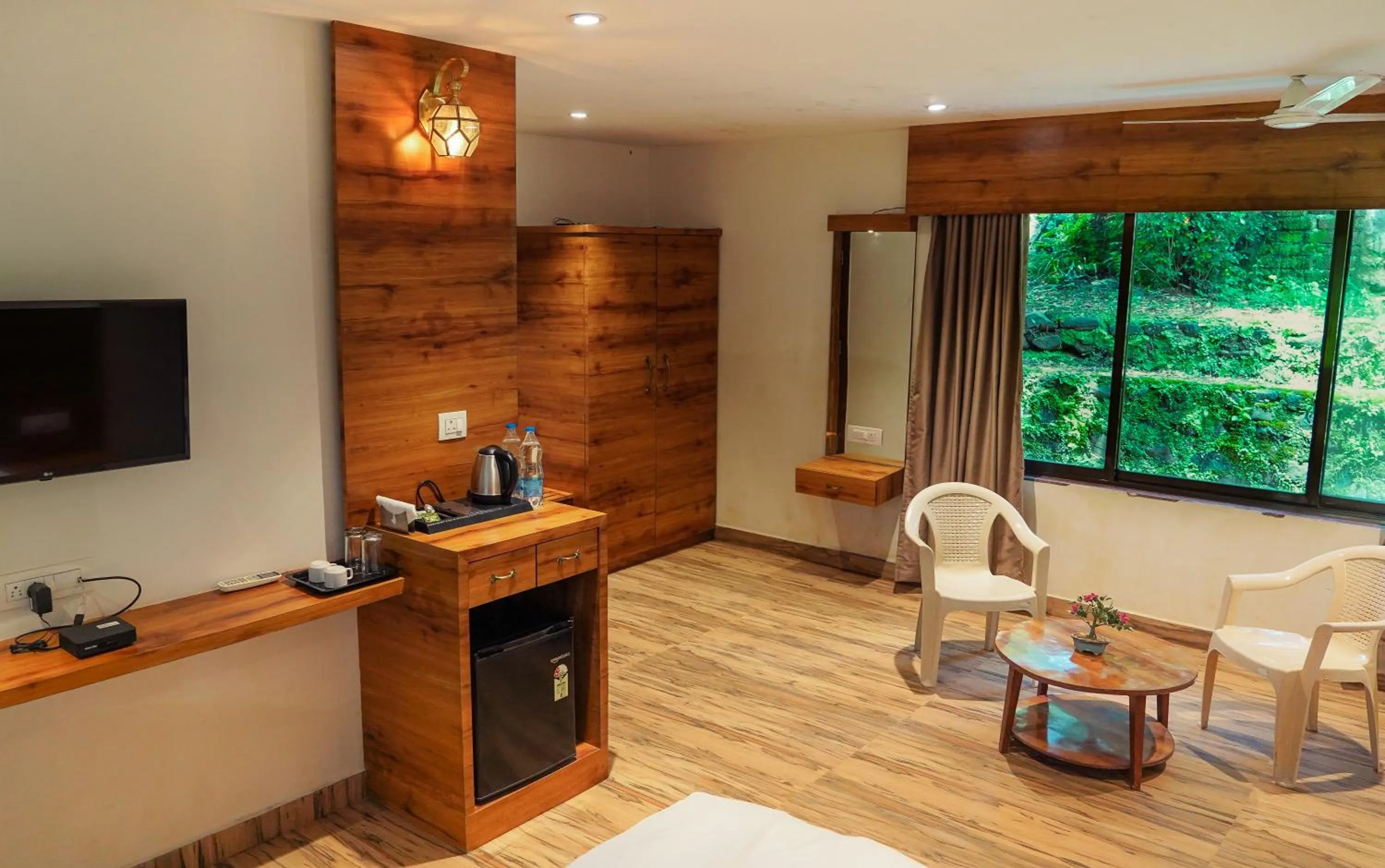 TV and multimedia in Whispering Peepul Resort