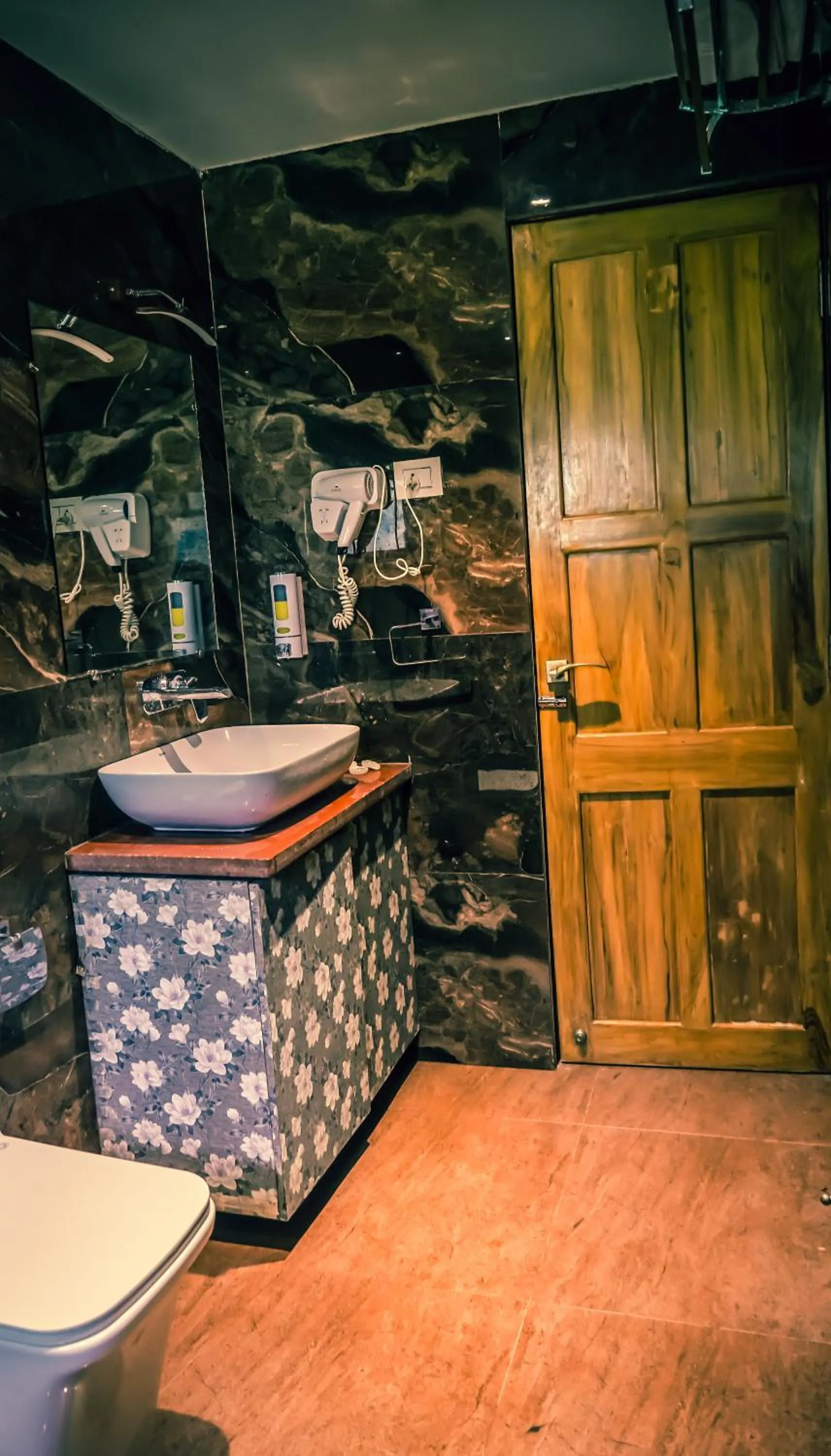 Bathroom in Whispering Peepul Resort