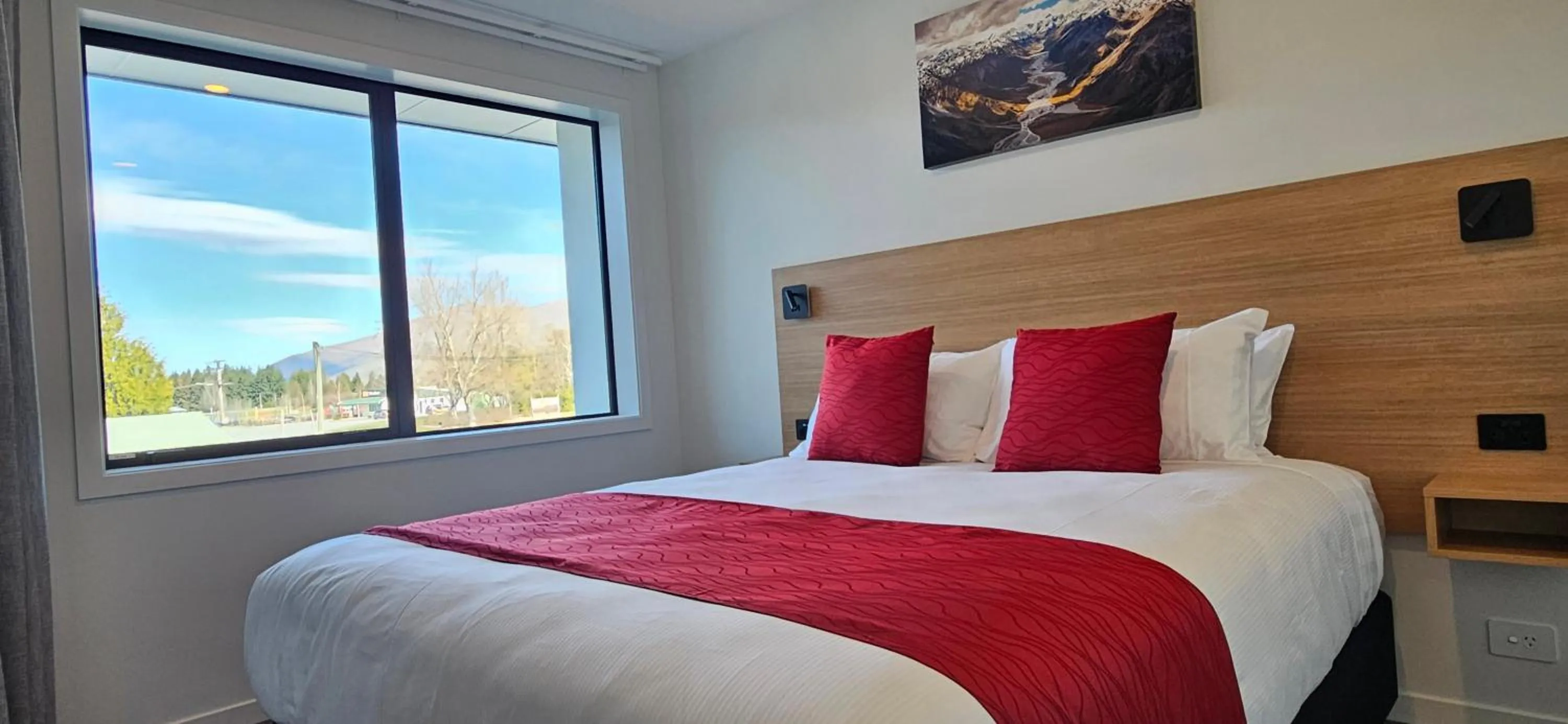 Bedroom, Bed in Alps Motel & Apartments