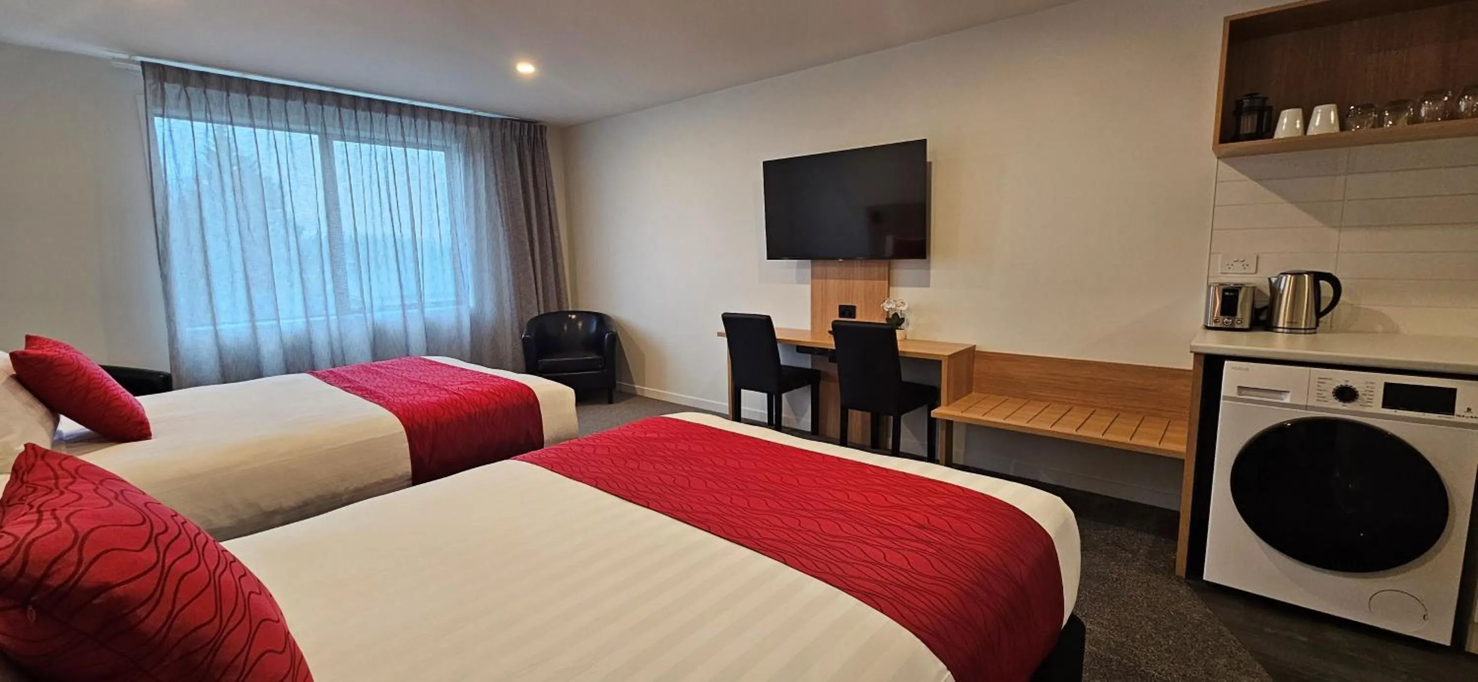 Bed in Alps Motel & Apartments