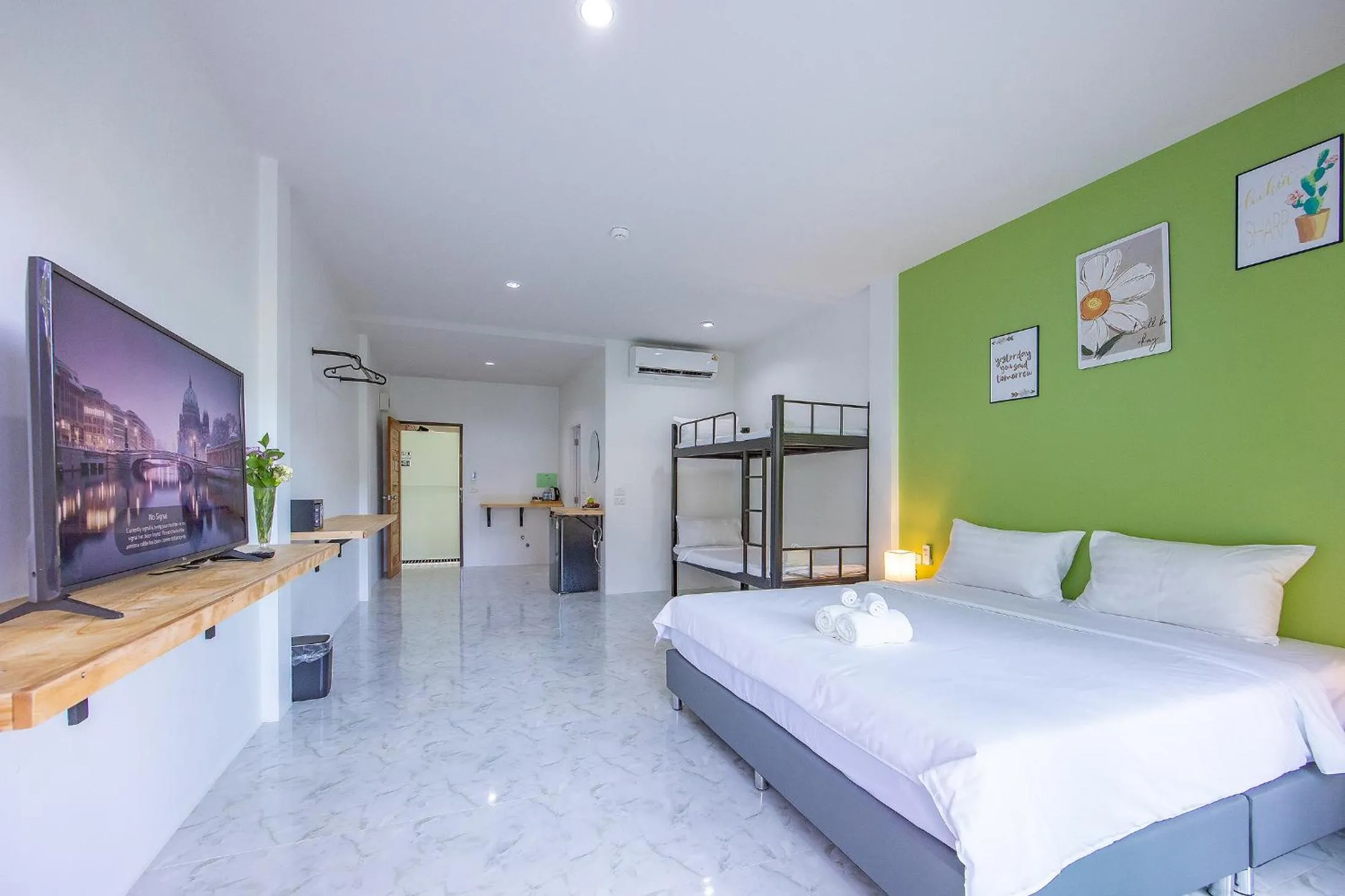 Photo of the whole room, Bed in Karon Hotel at 22