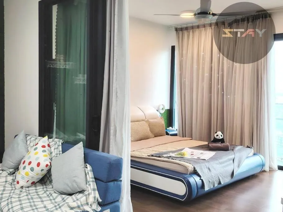 Bed in Almas Suites Cozy King Bed Studio Netflix By STAY