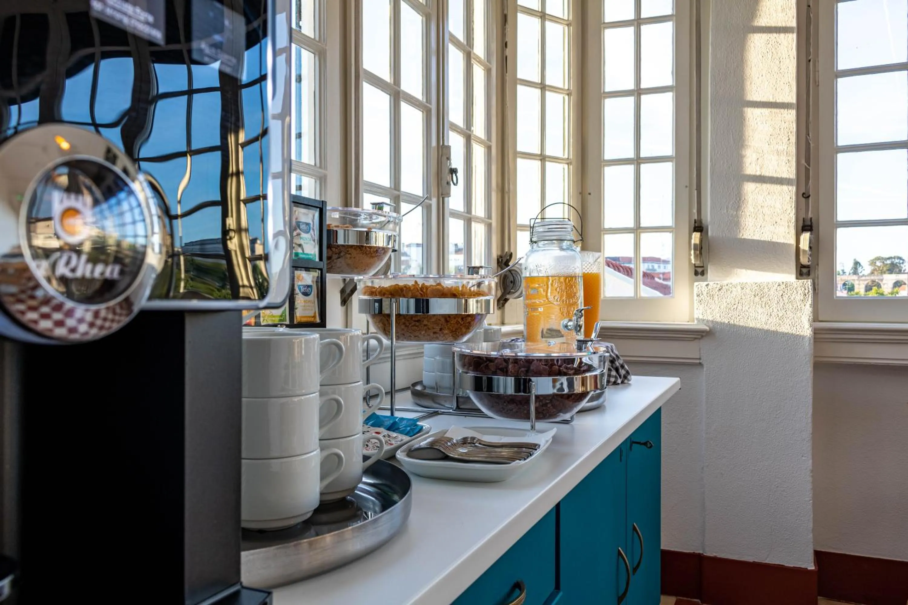 Breakfast in The Luggage