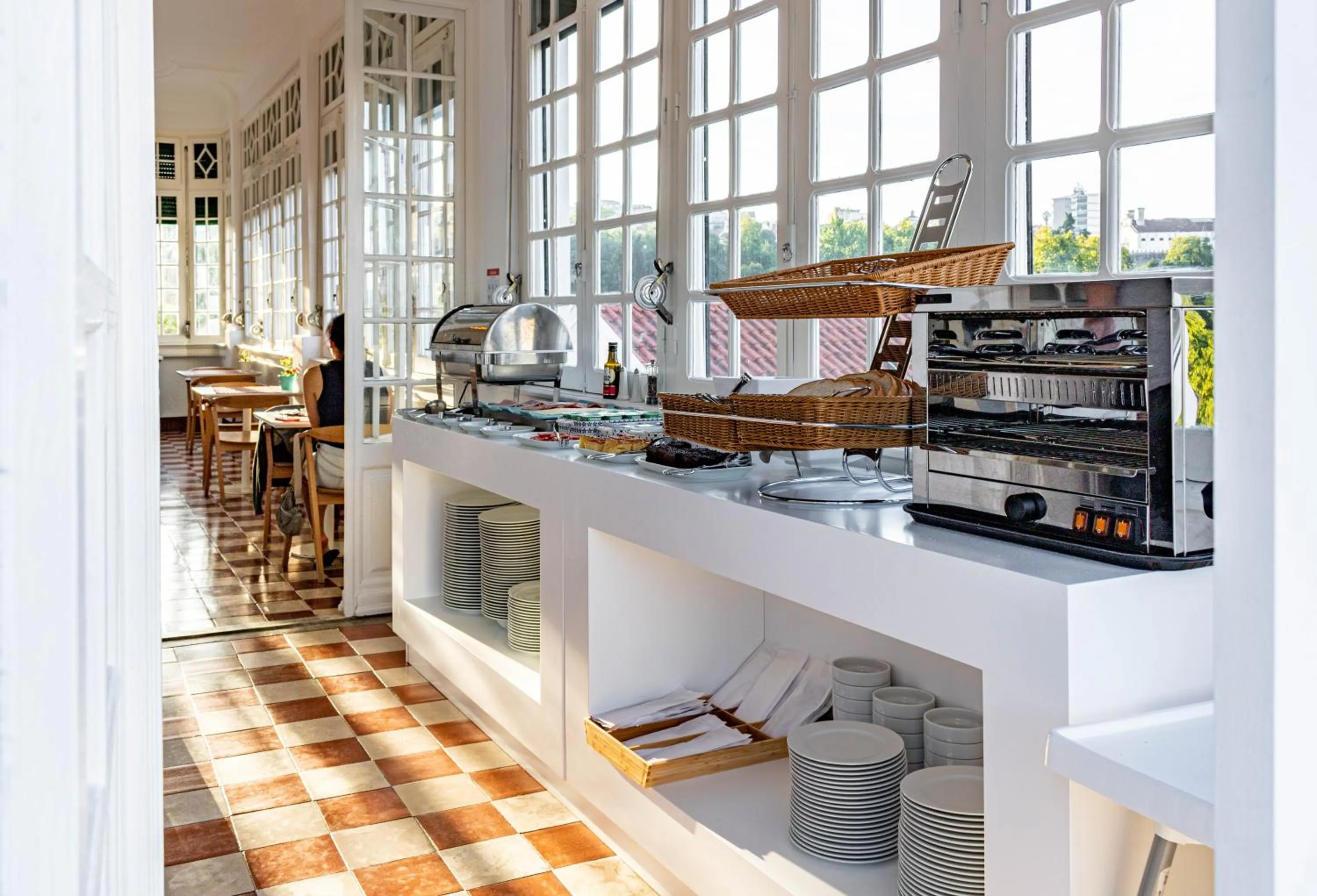 Breakfast in The Luggage