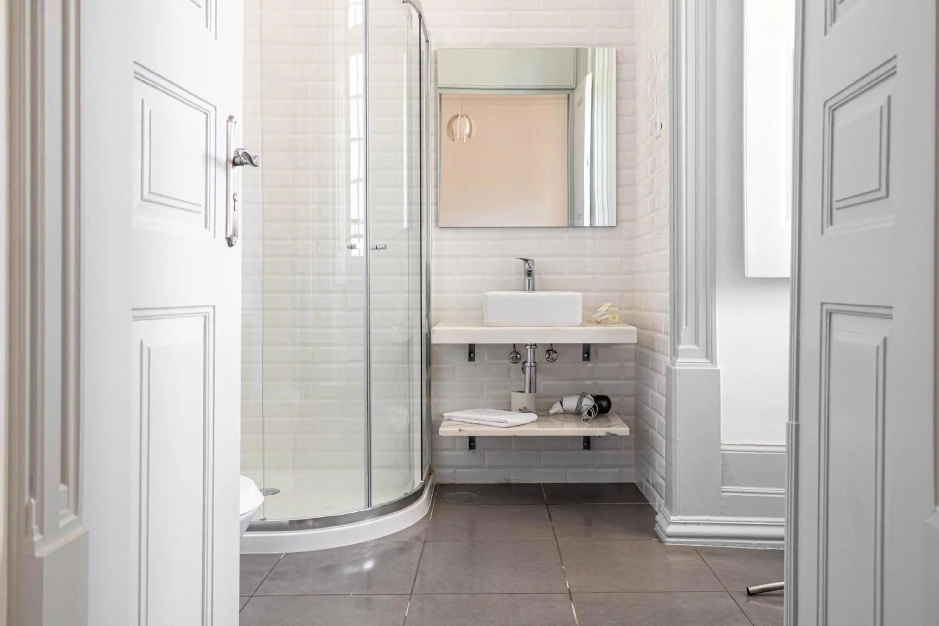 Bathroom in The Luggage