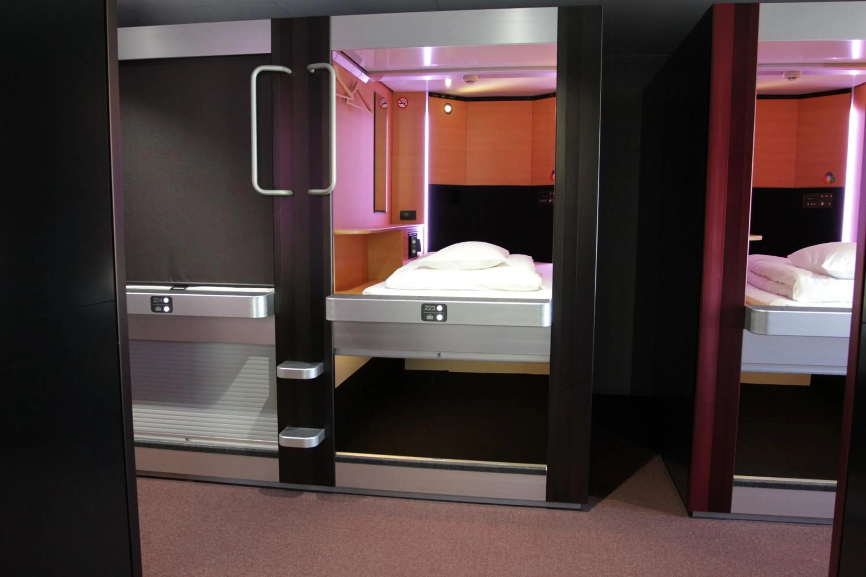 Photo of the whole room, Bed in The Lodge Moiwa 834