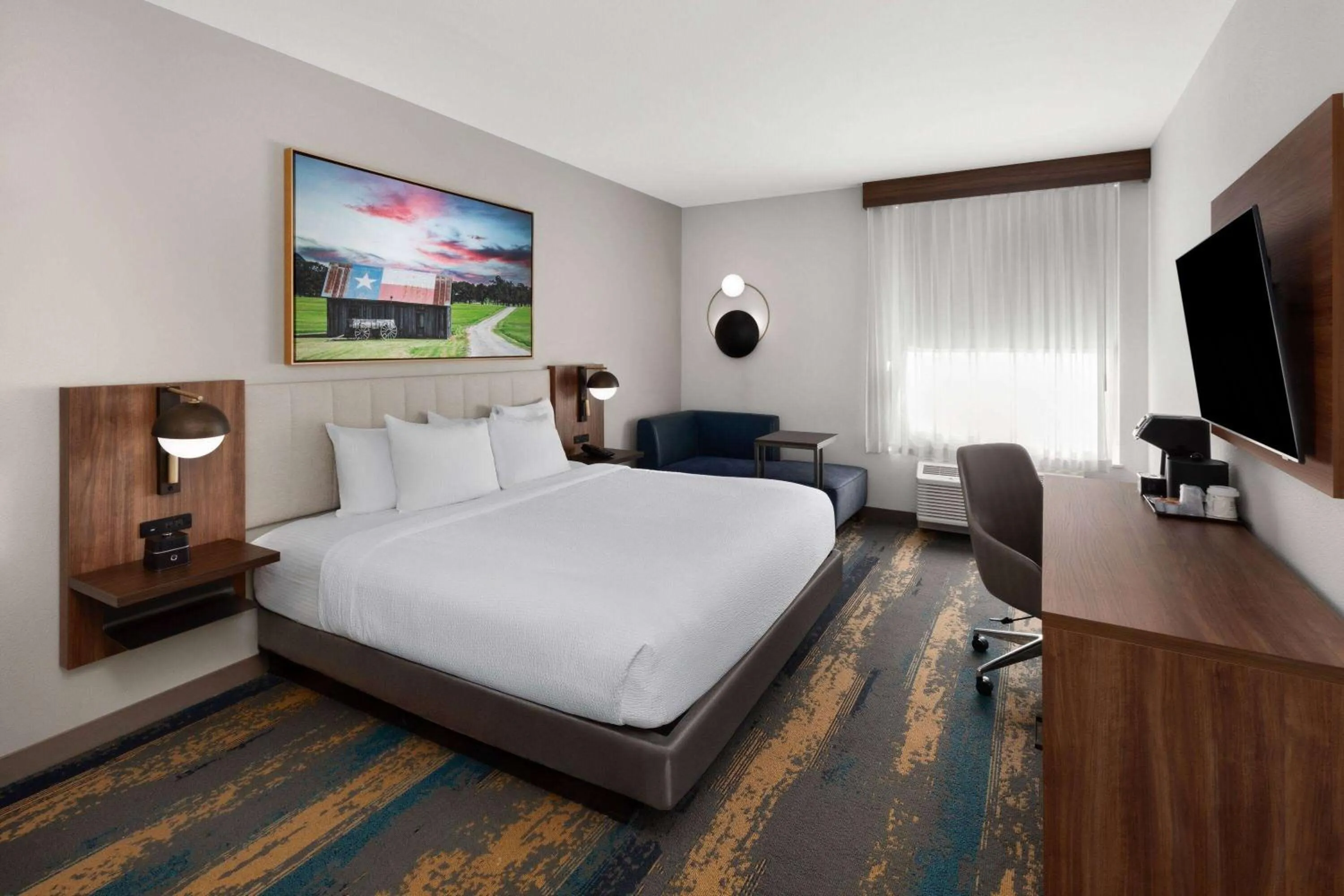 Photo of the whole room, Bed in La Quinta Inn & Suites by Wyndham San Antonio at the RIM