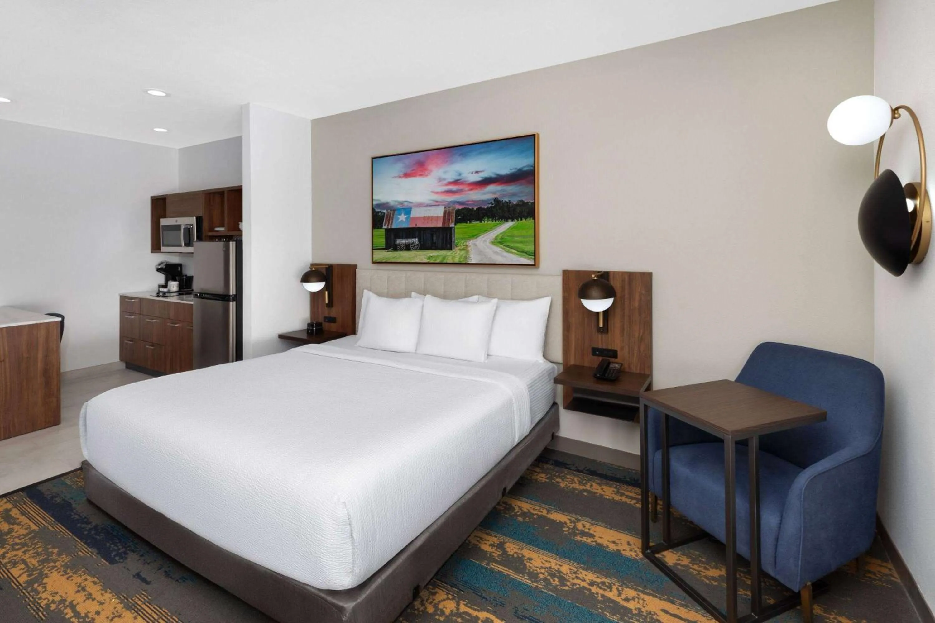 Photo of the whole room, Bed in La Quinta Inn & Suites by Wyndham San Antonio at the RIM