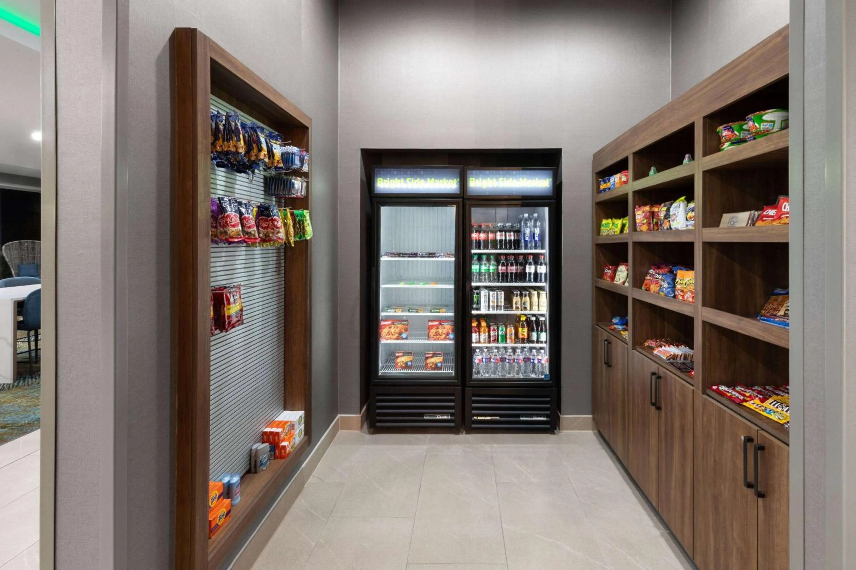 Restaurant/places to eat in La Quinta Inn & Suites by Wyndham San Antonio at the RIM