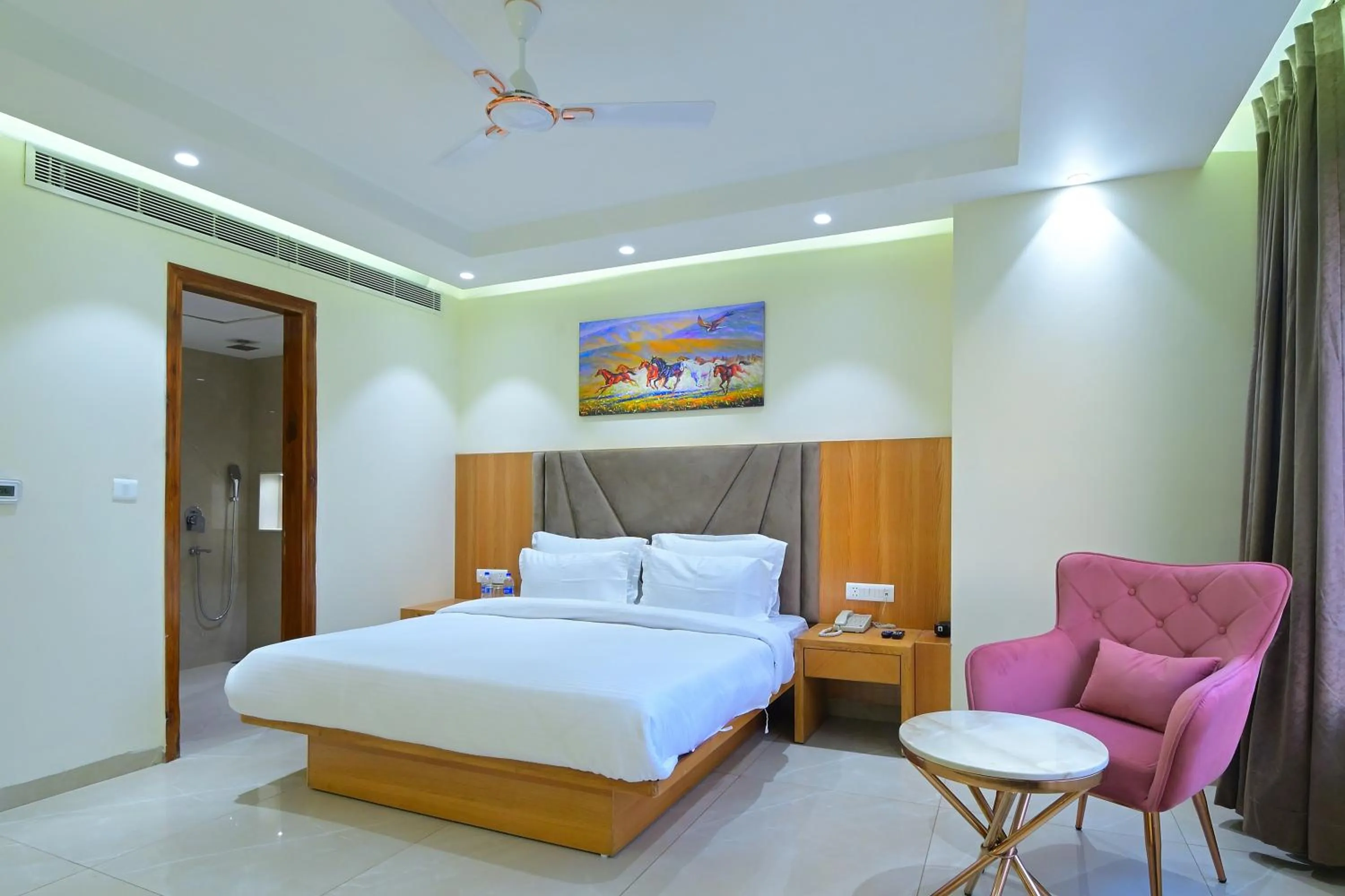 Photo of the whole room, Bed in HOTEL SHANDON-2 Mins From Connaught Place