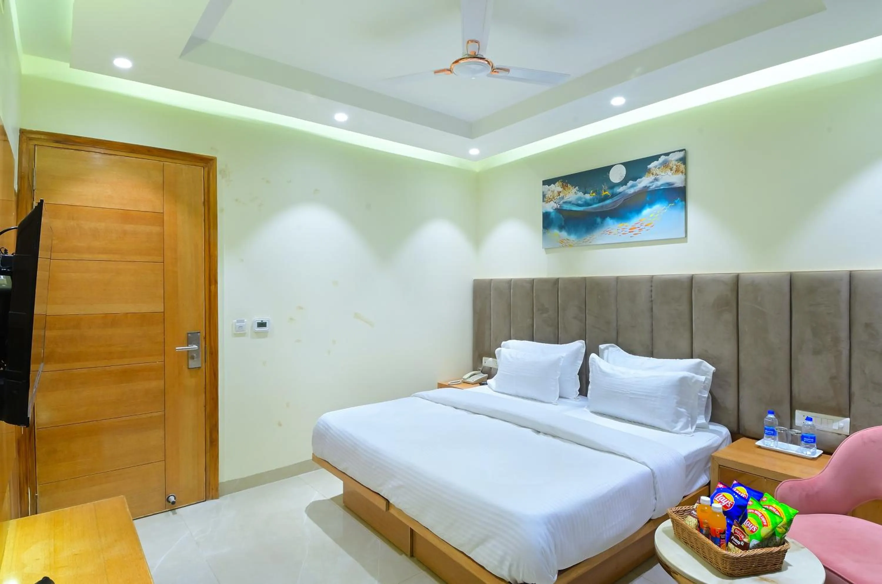 Bed in HOTEL SHANDON-2 Mins From Connaught Place