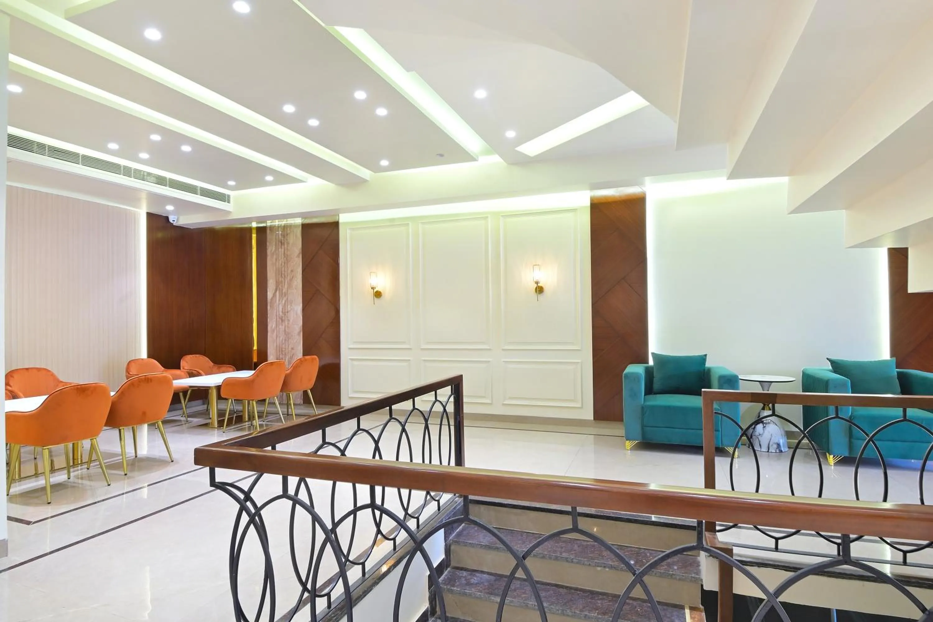 Restaurant/places to eat in HOTEL SHANDON-2 Mins From Connaught Place