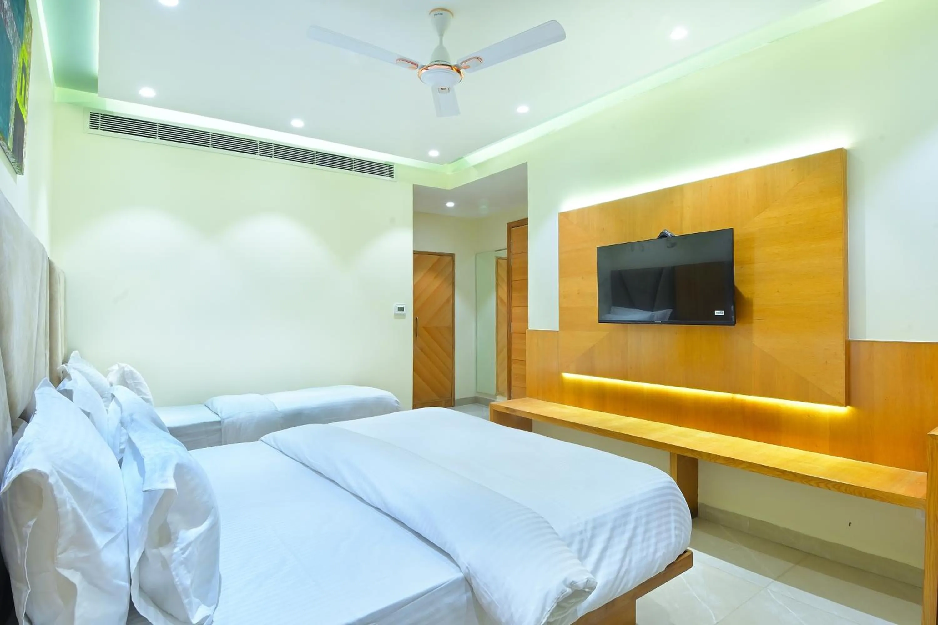 Photo of the whole room, Bed in HOTEL SHANDON-2 Mins From Connaught Place