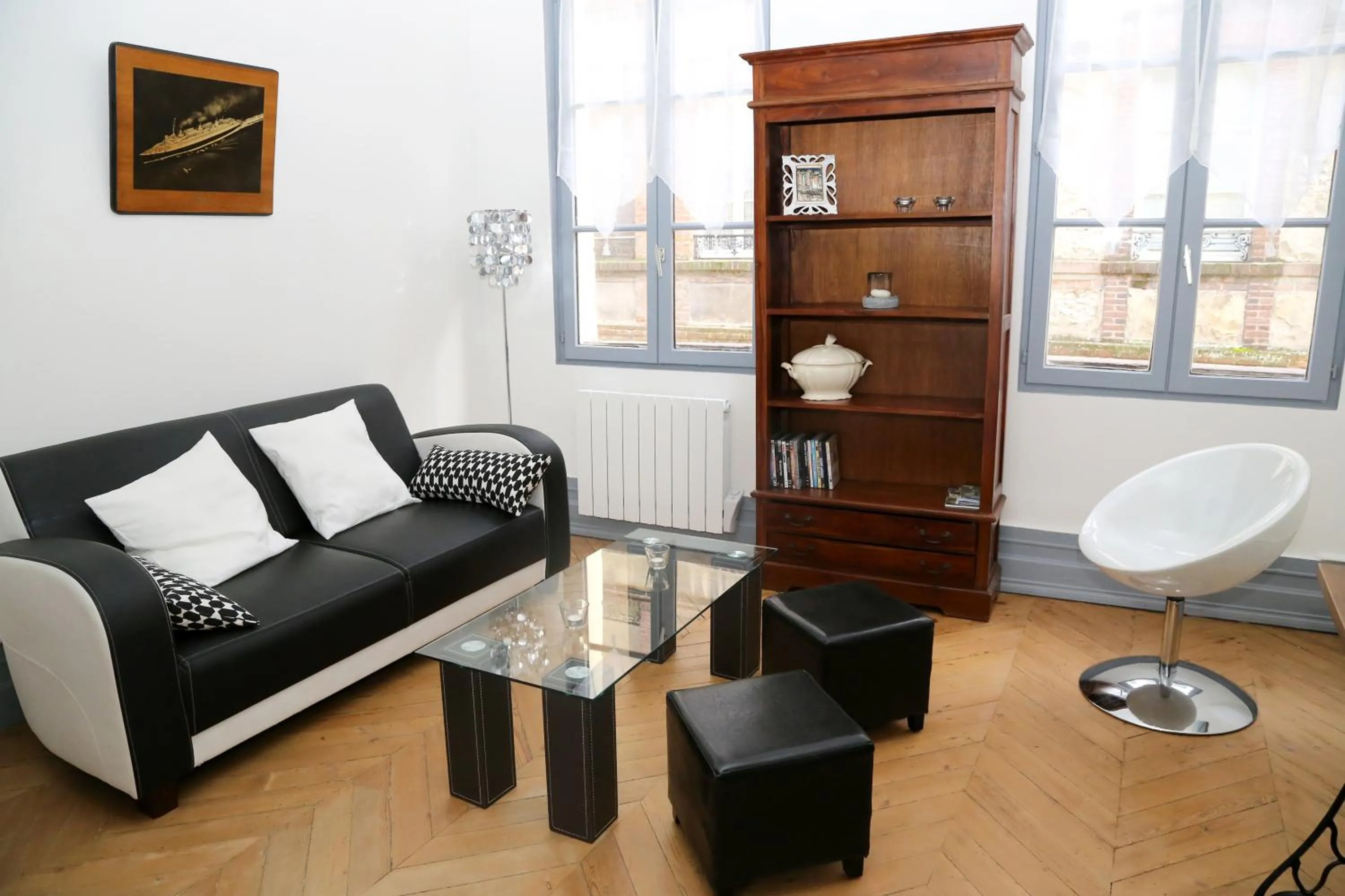 Two-Bedroom Apartment in Appartement Bourgeois