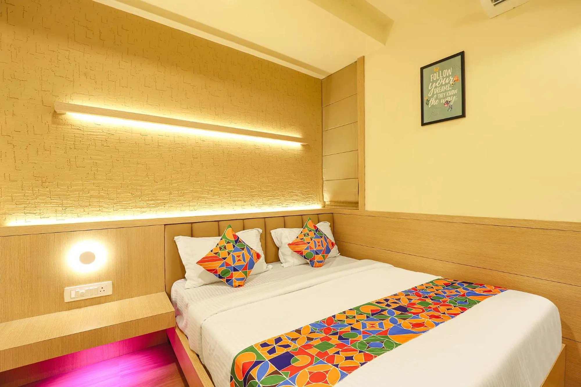 Bed in FabHotel Nestlay Rooms High Court - Nr Parry's Corner