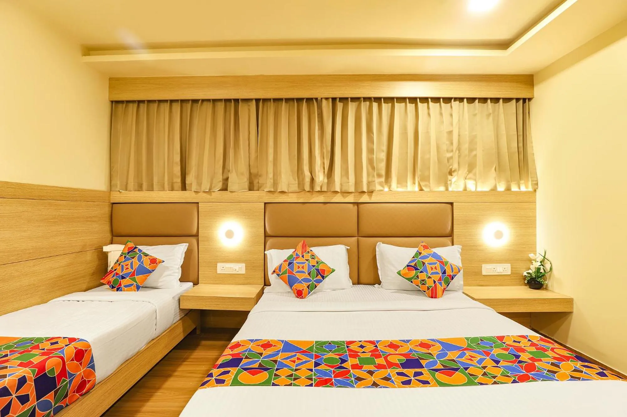 Bed in FabHotel Nestlay Rooms High Court - Nr Parry's Corner