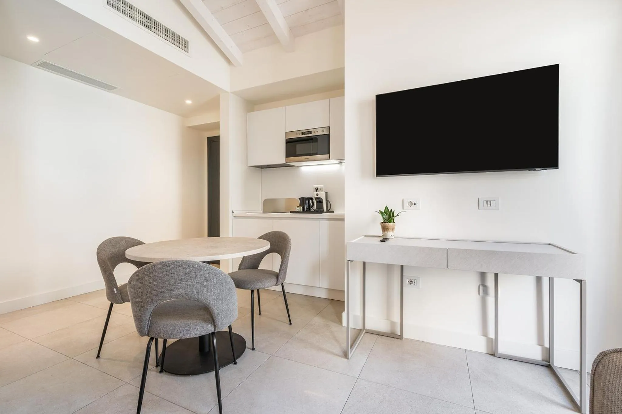 Dining area in Karalin Sonnino Suites