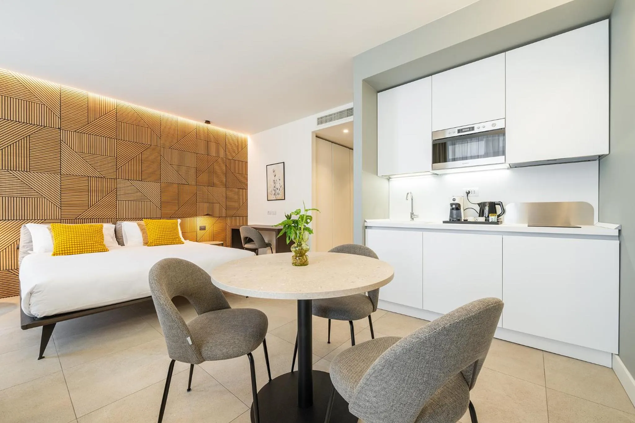 Photo of the whole room in Karalin Sonnino Suites