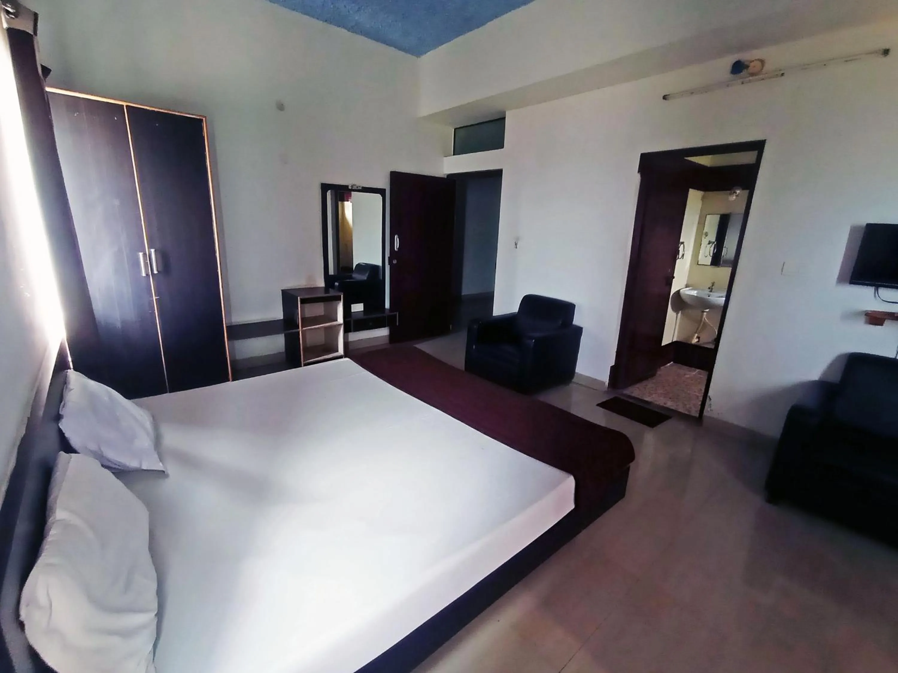 Bedroom in Savanur Deluxe Lodge
