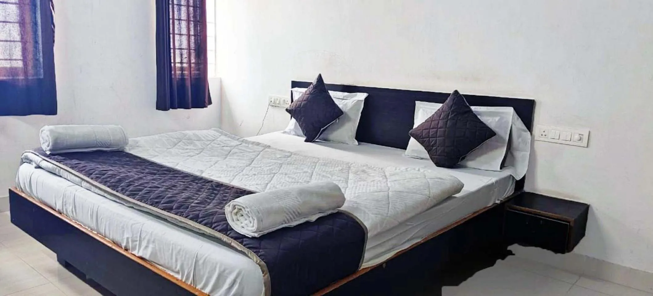 Savanur Deluxe Lodge