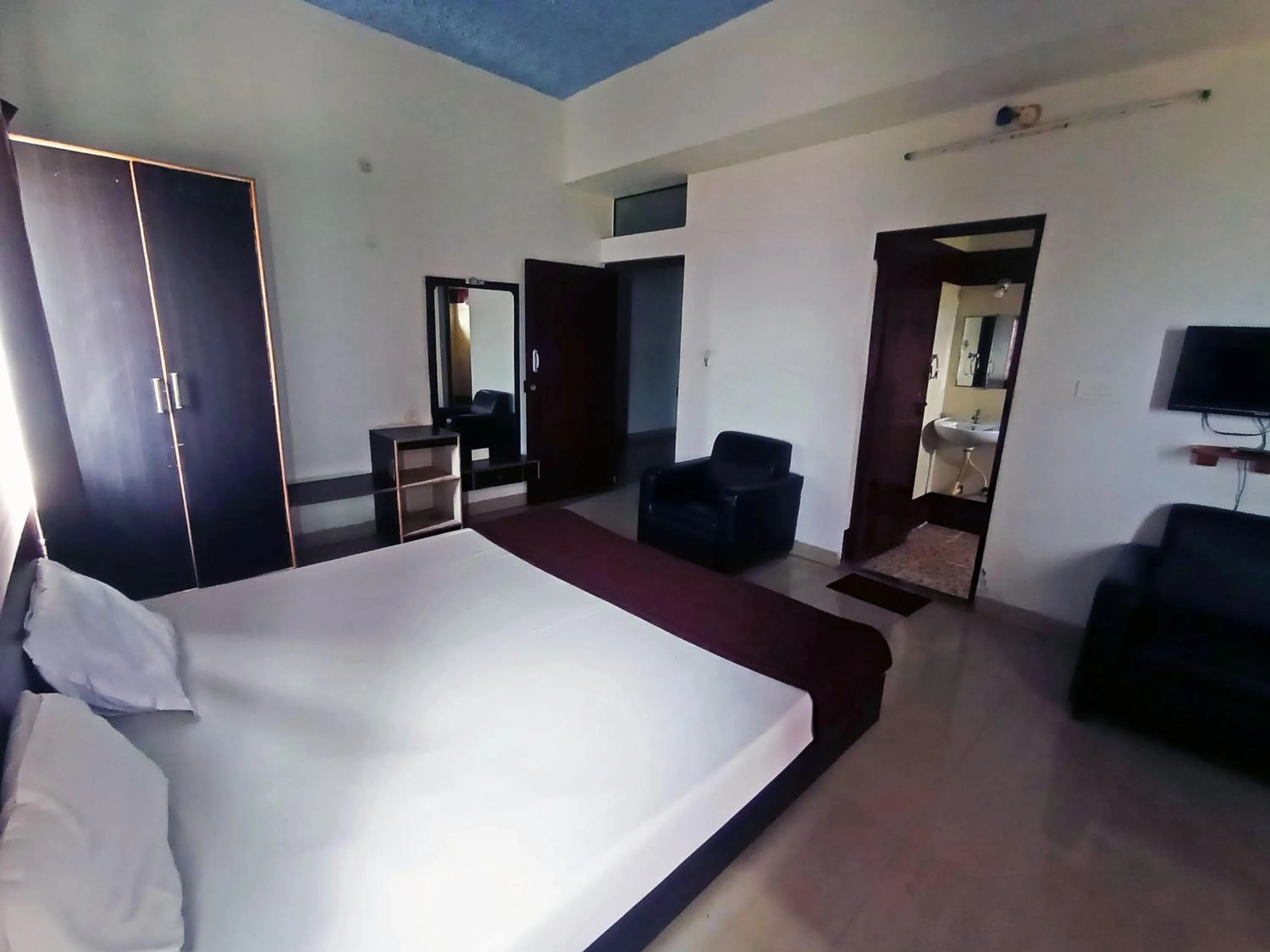Bedroom in Savanur Deluxe Lodge