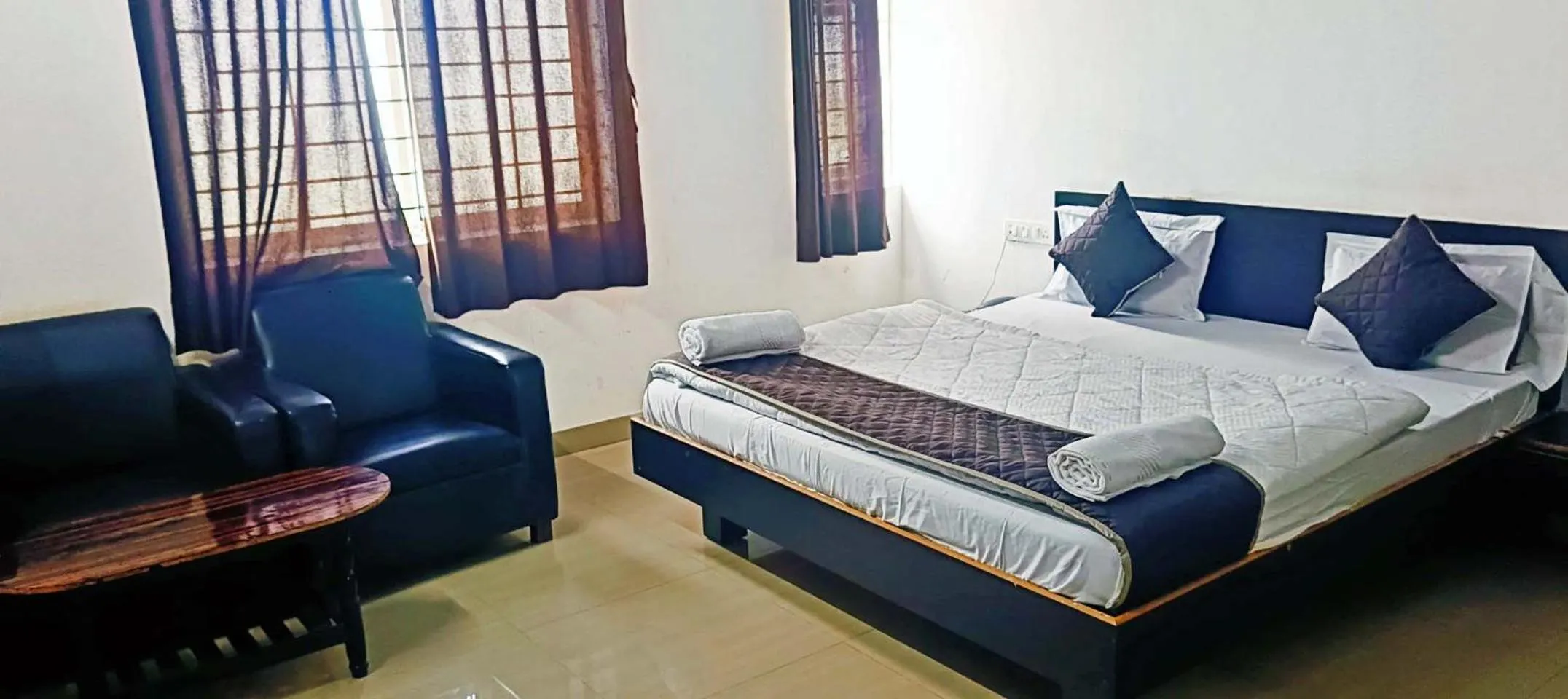 Savanur Deluxe Lodge