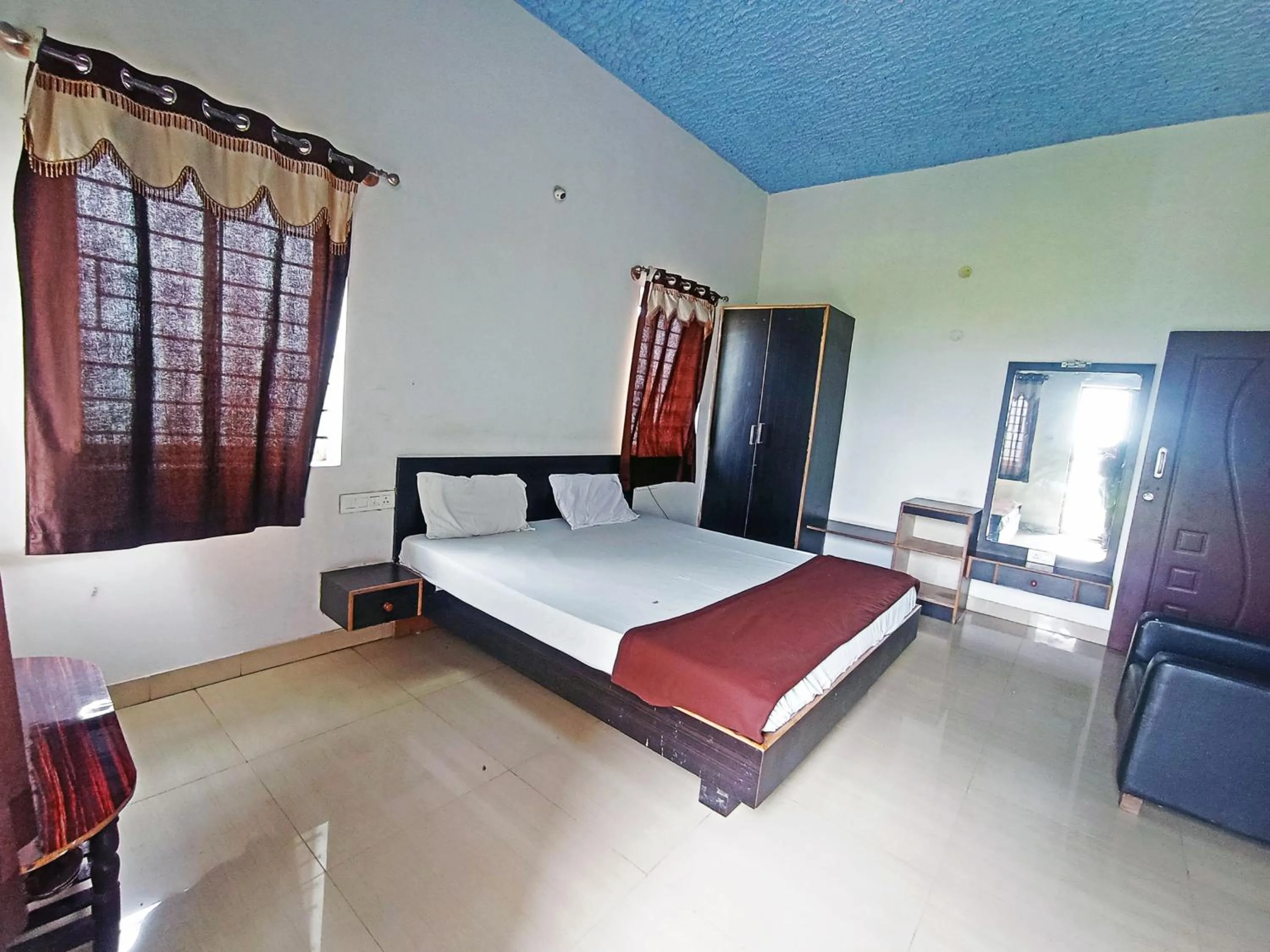 Bedroom in Savanur Deluxe Lodge