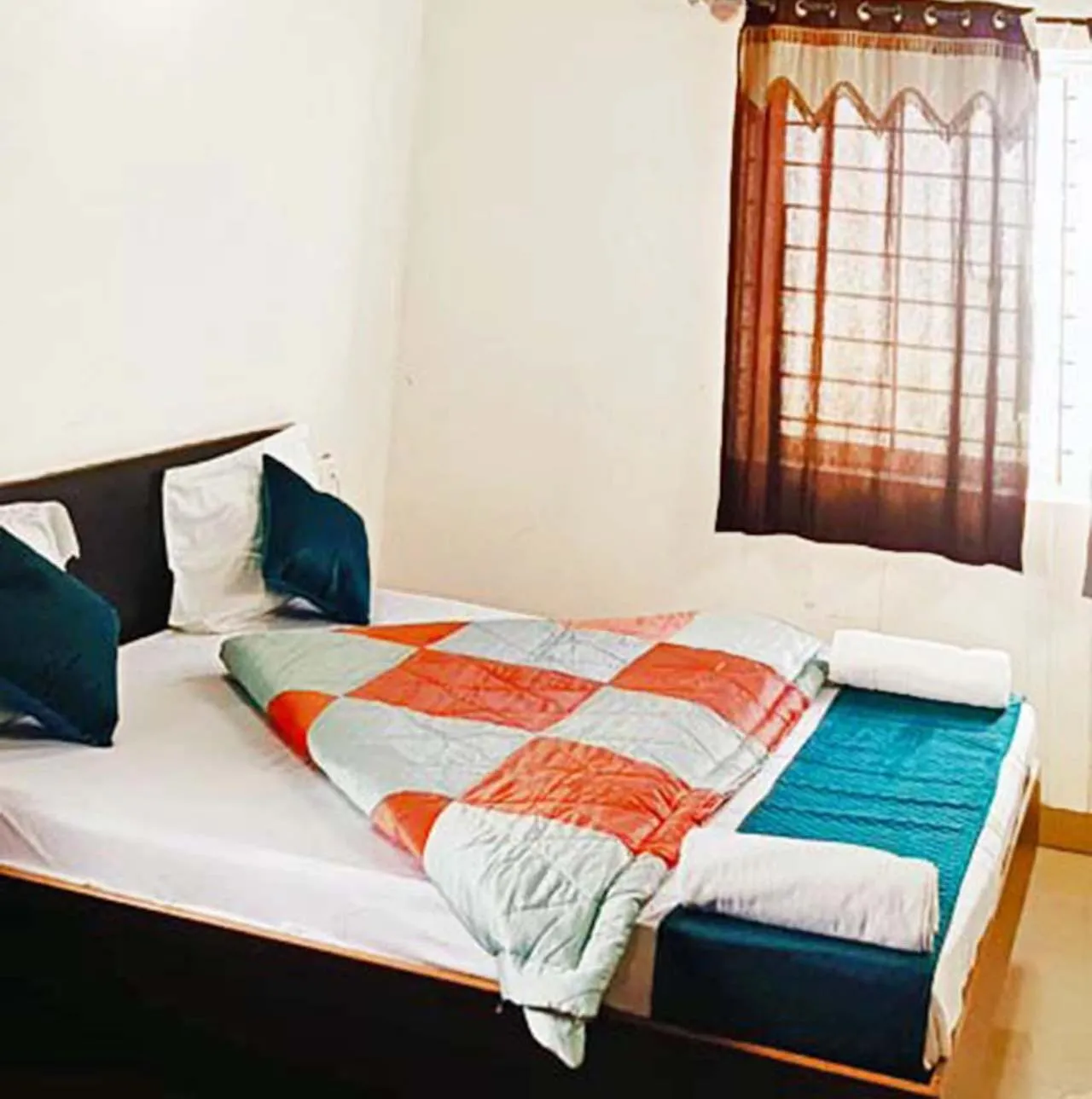 Savanur Deluxe Lodge