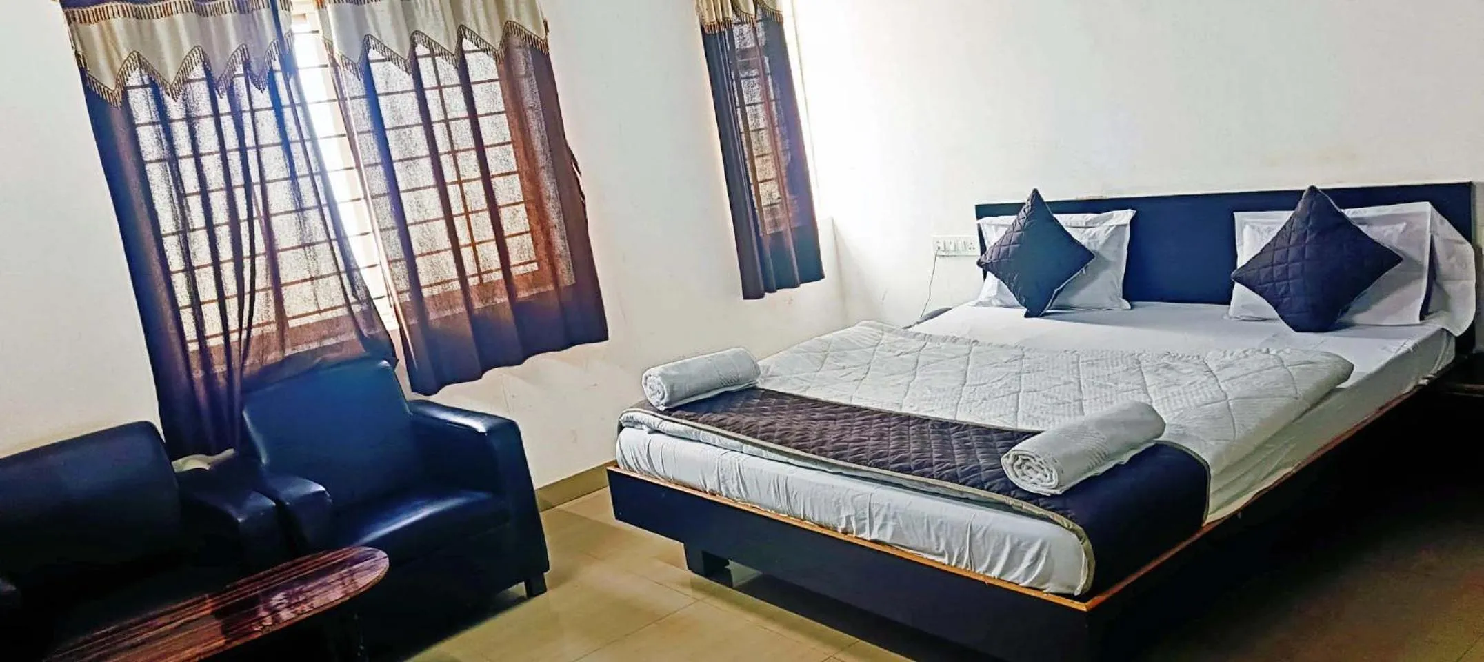 Savanur Deluxe Lodge