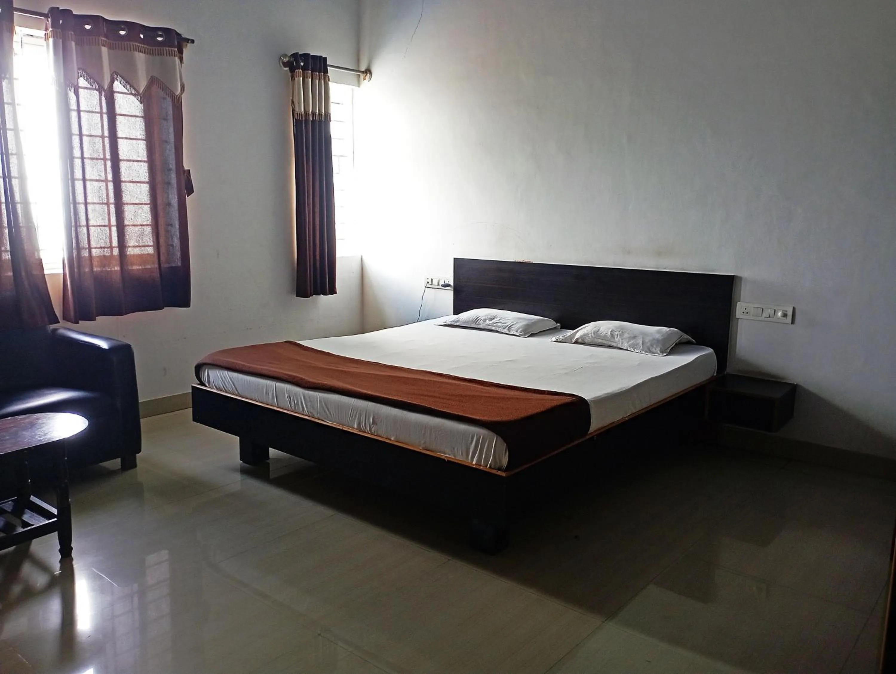 Bedroom in Savanur Deluxe Lodge