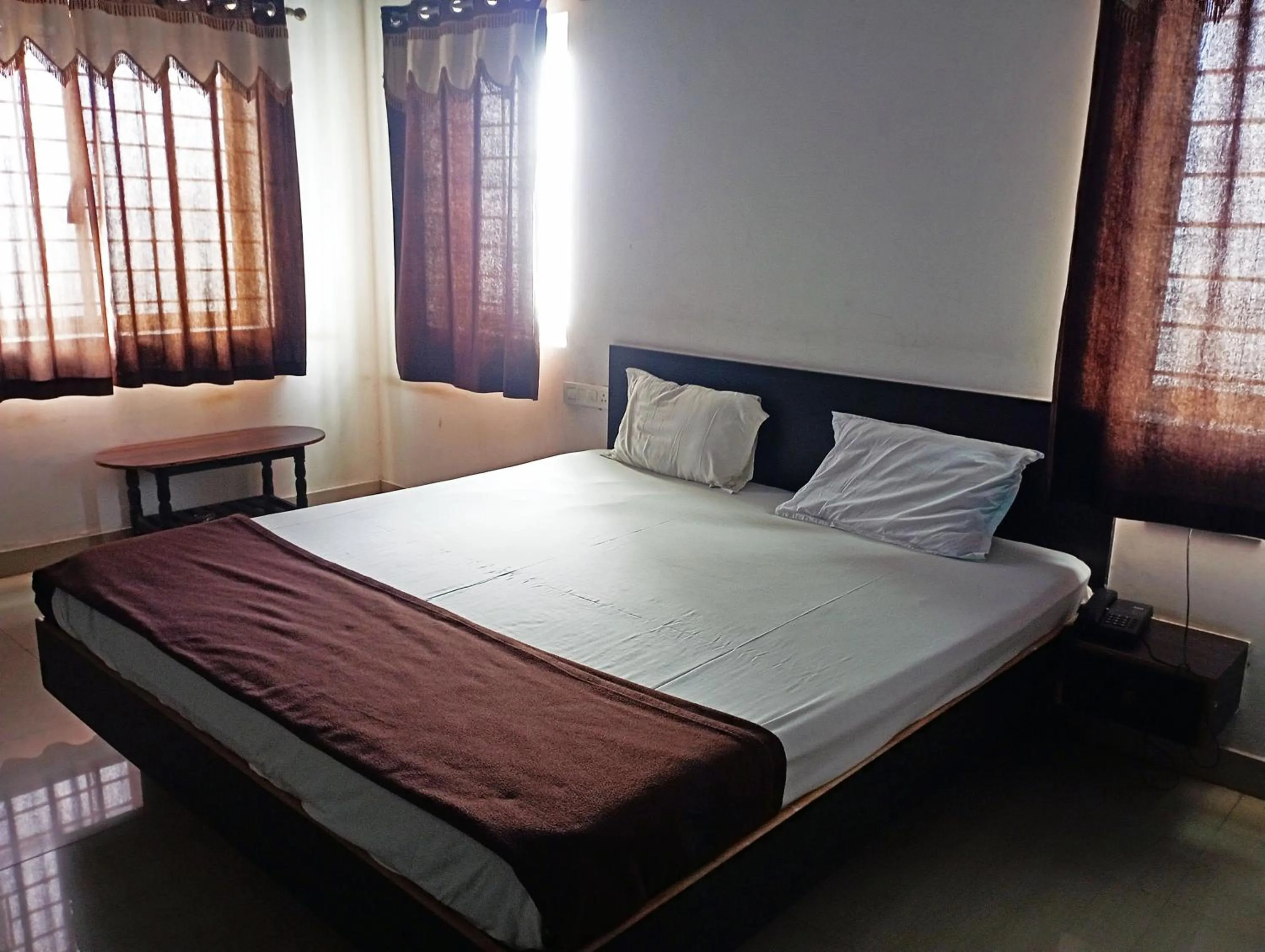 Bedroom in Savanur Deluxe Lodge
