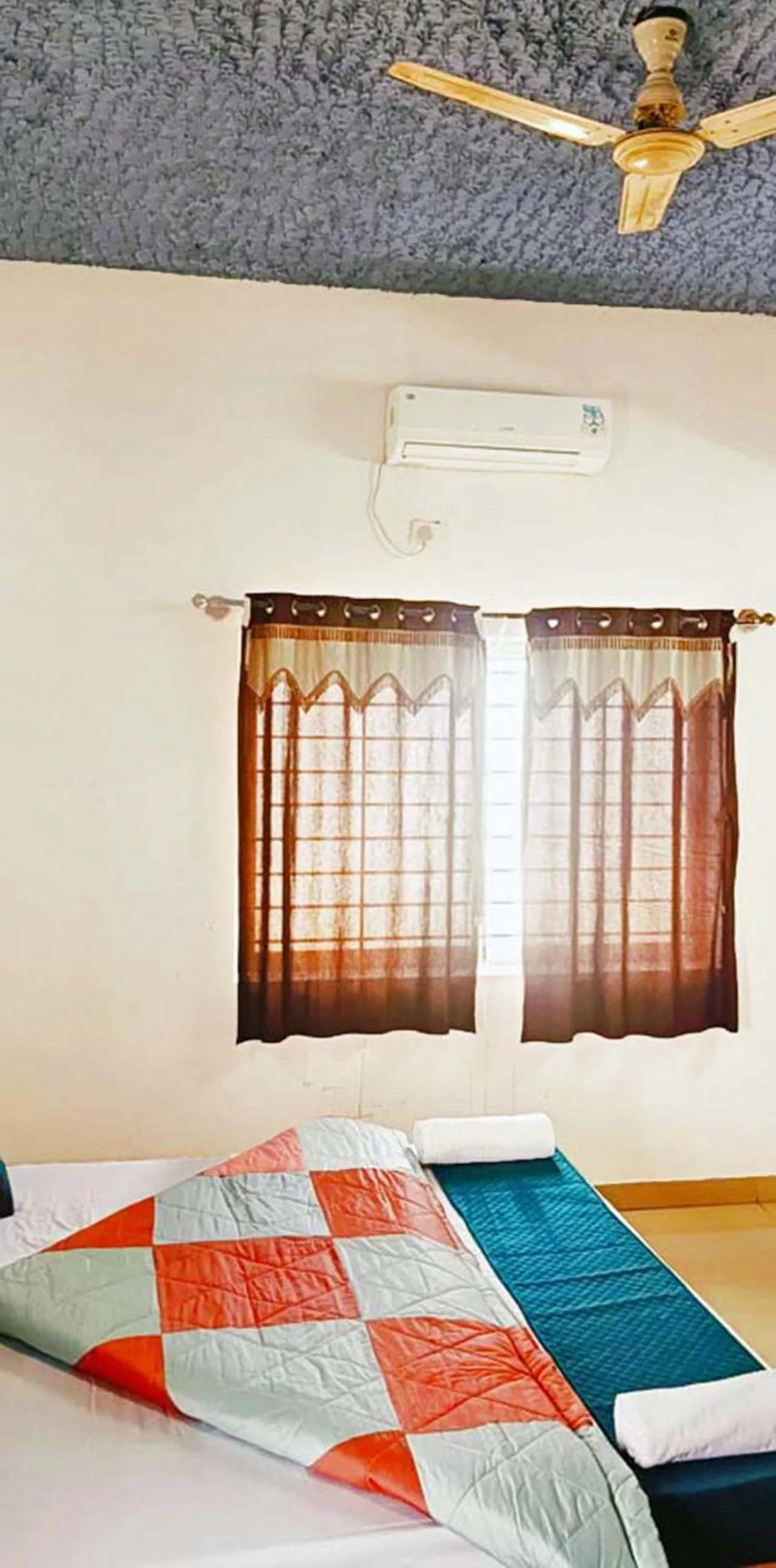 Savanur Deluxe Lodge