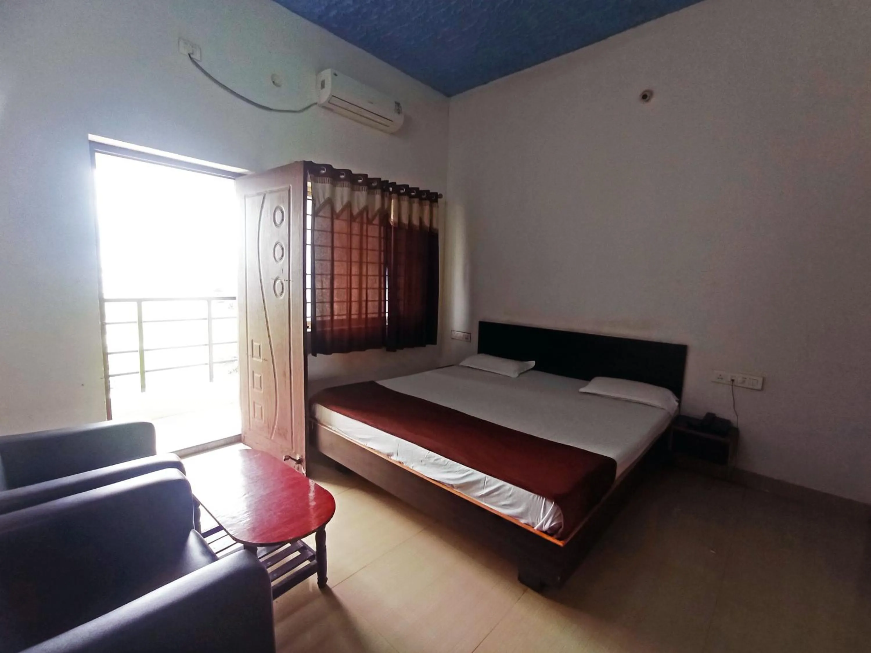 Bedroom in Savanur Deluxe Lodge