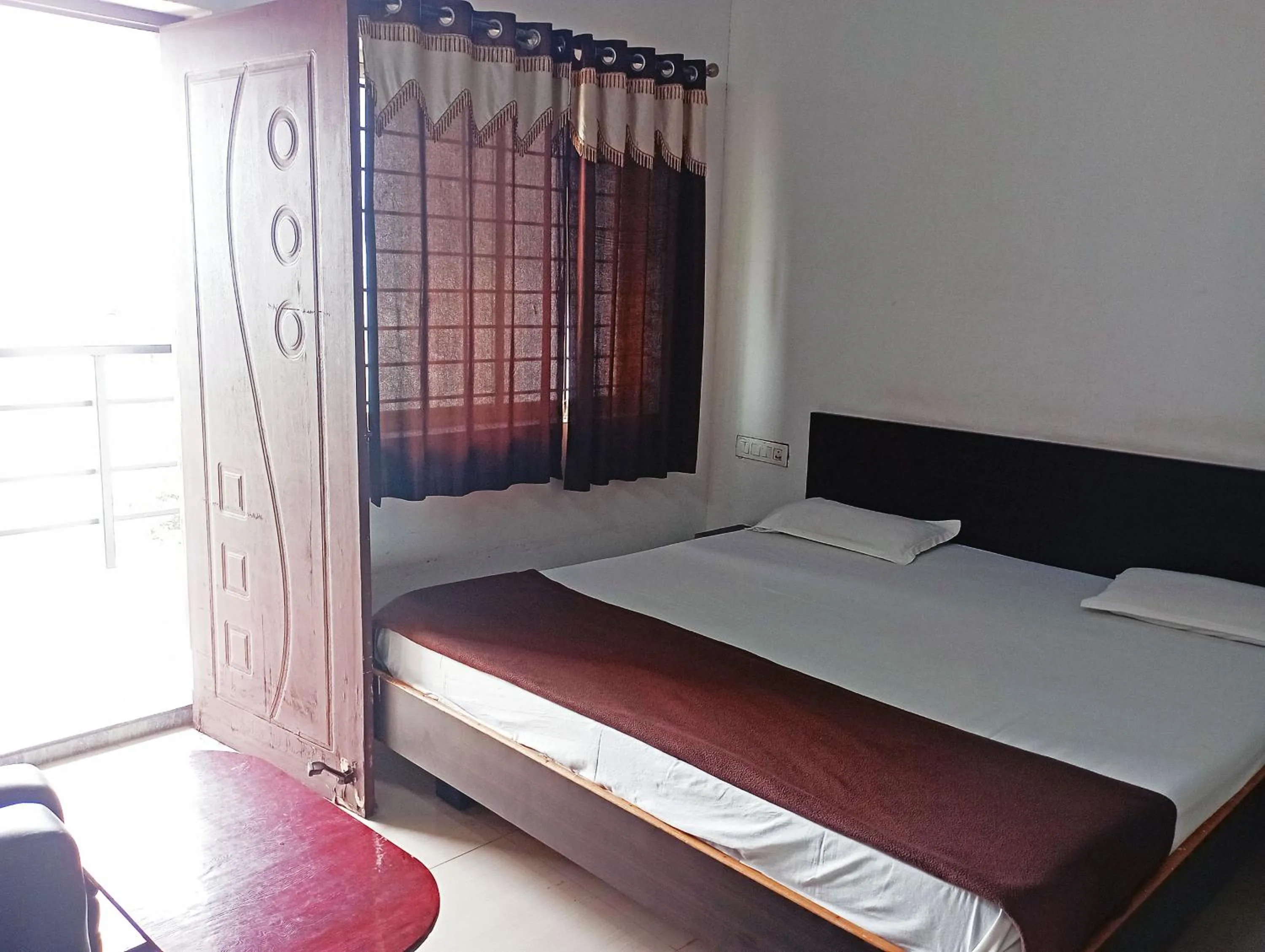 Bedroom in Savanur Deluxe Lodge