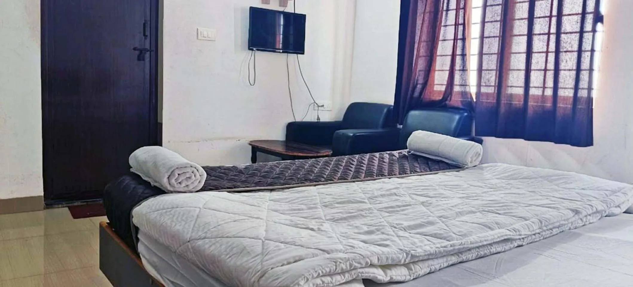 Savanur Deluxe Lodge