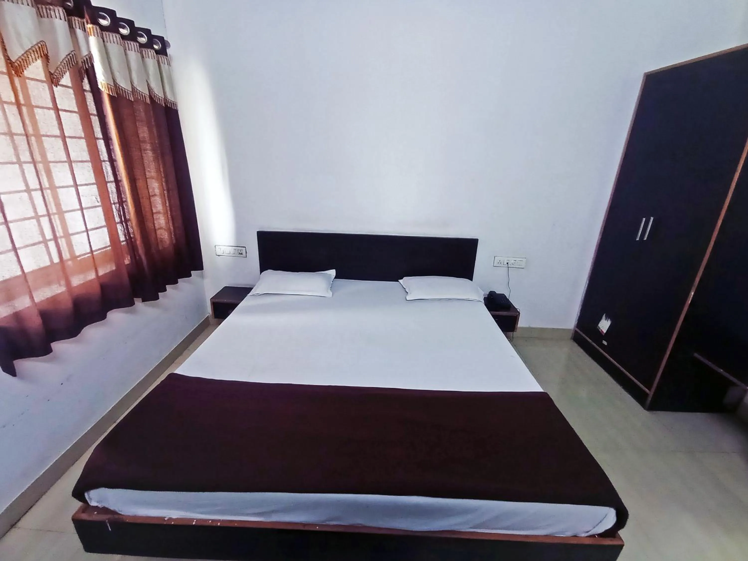 Bedroom in Savanur Deluxe Lodge