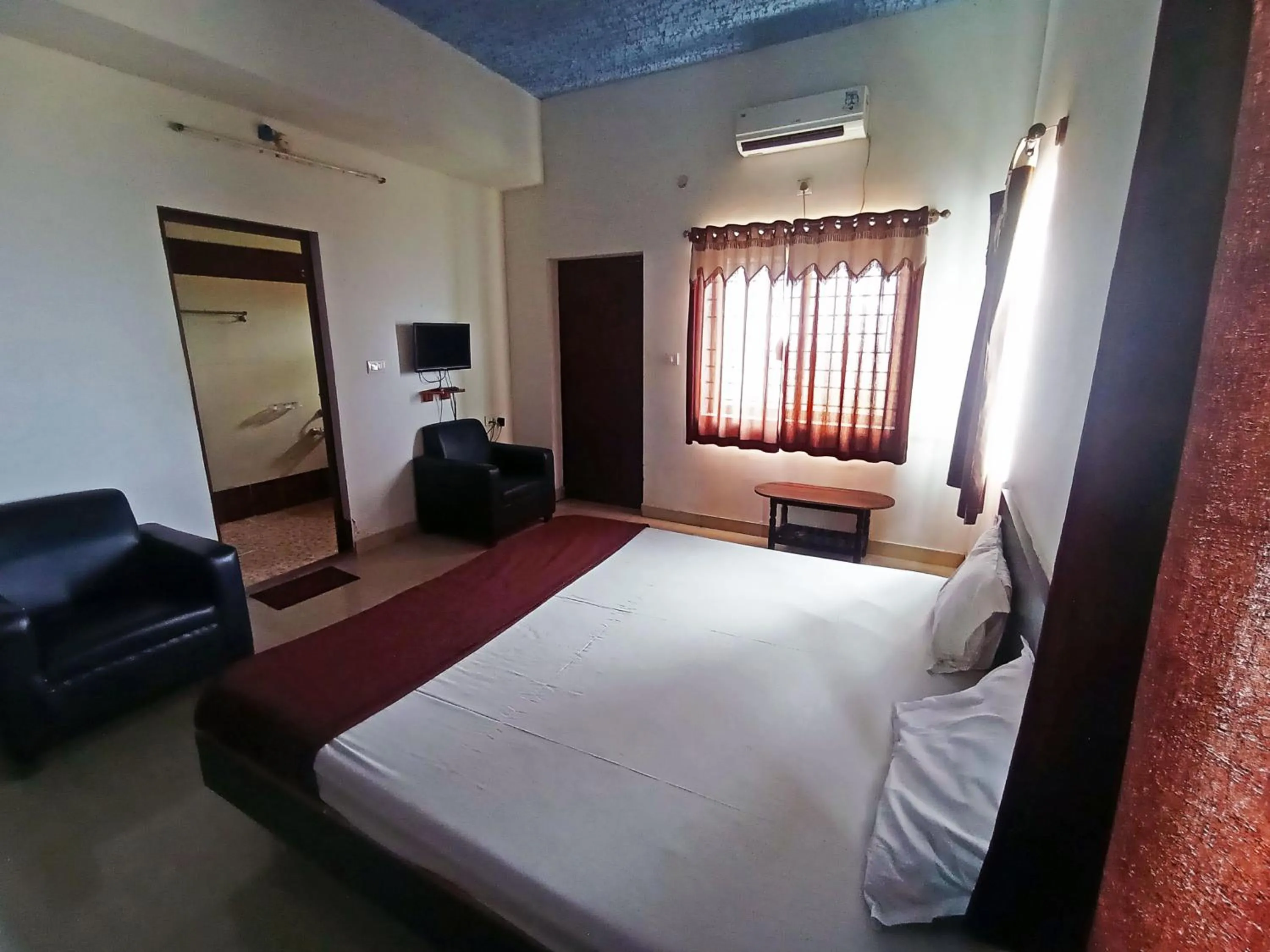 Bedroom in Savanur Deluxe Lodge