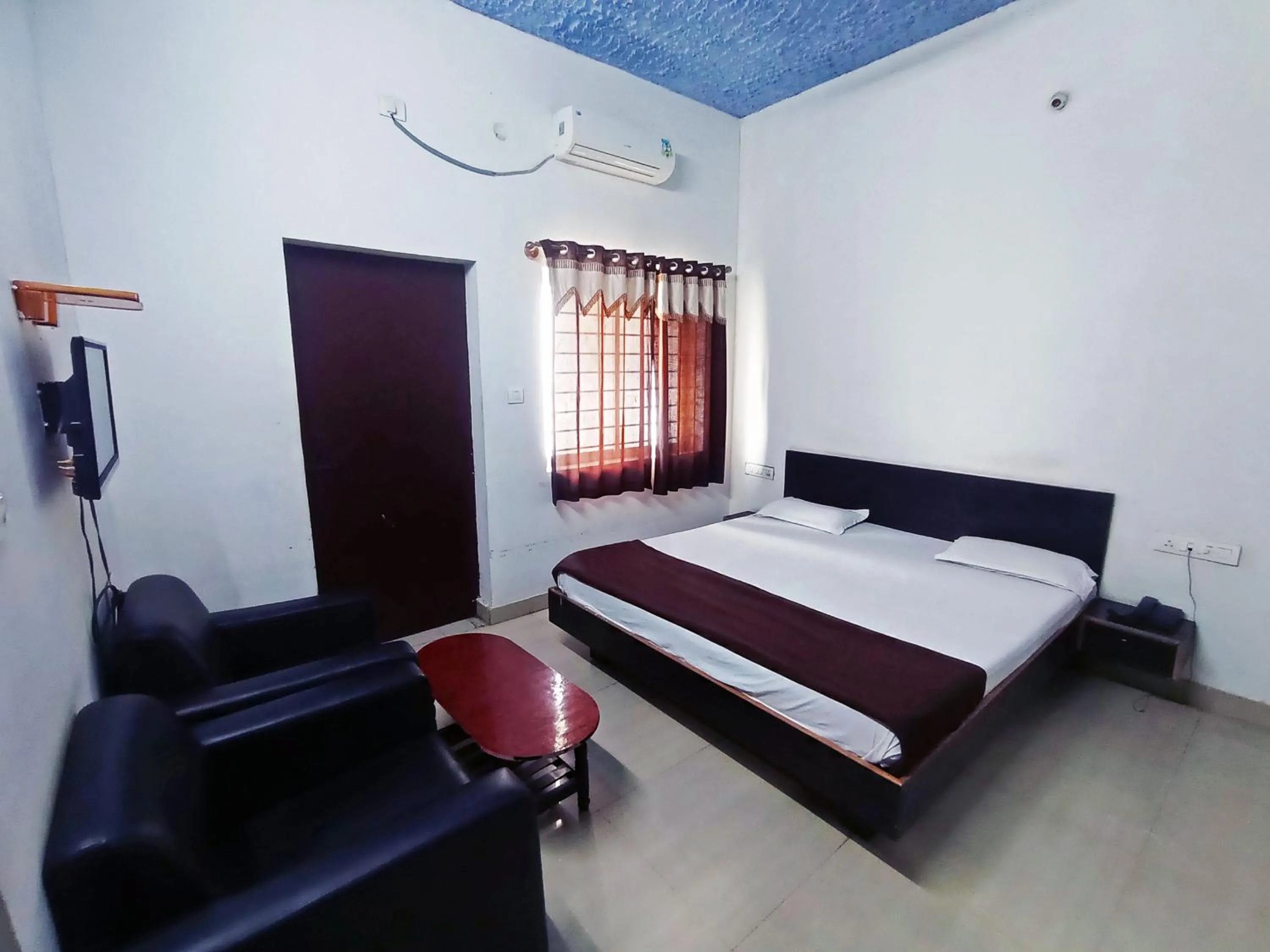 Bedroom in Savanur Deluxe Lodge
