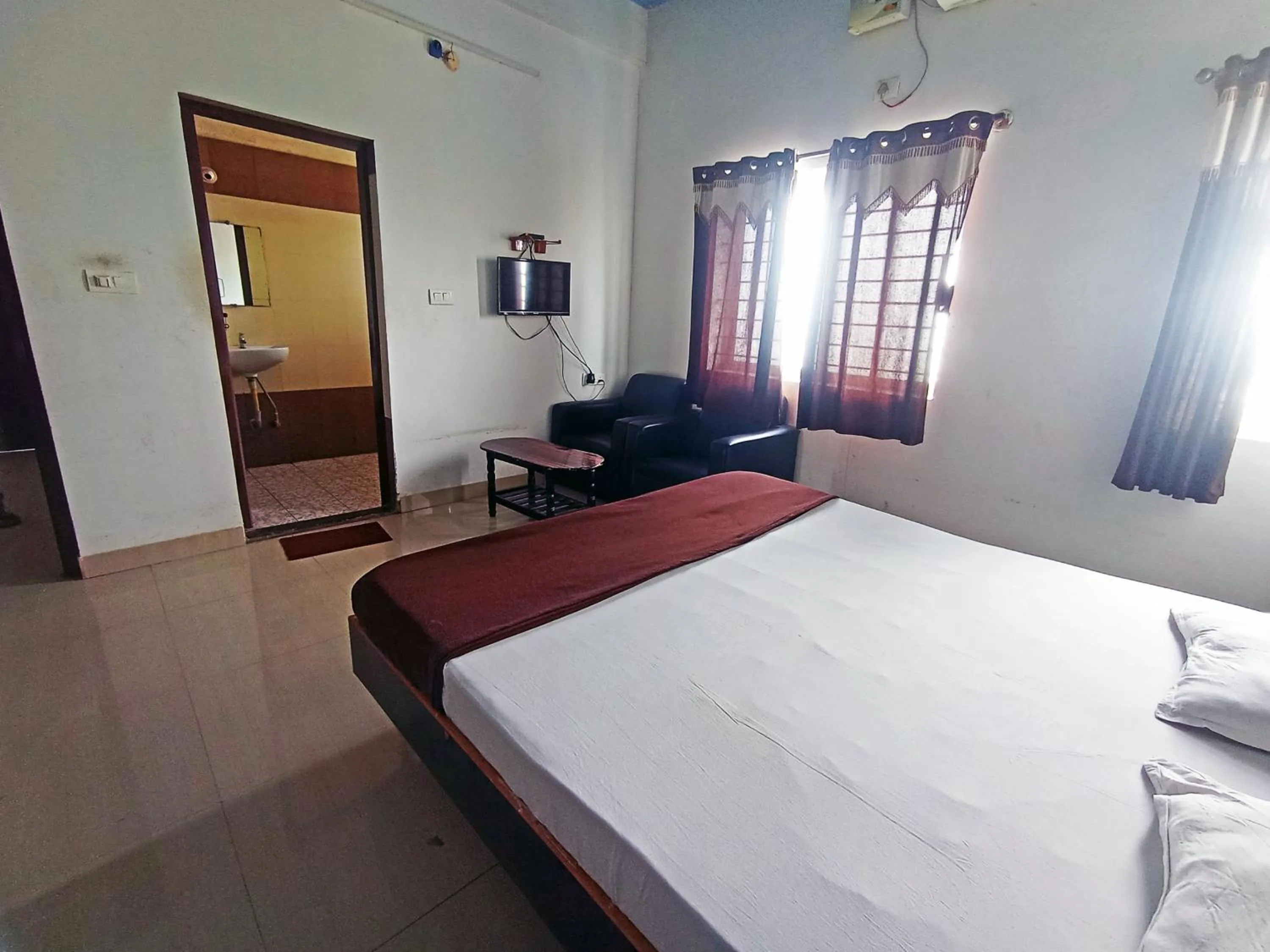 Bedroom in Savanur Deluxe Lodge