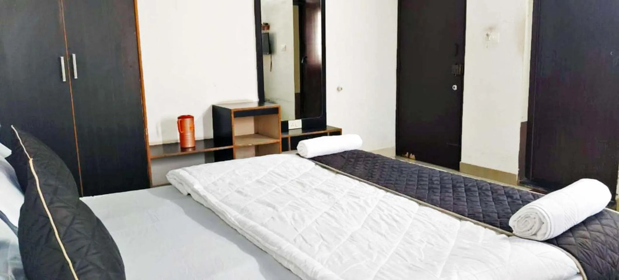Savanur Deluxe Lodge