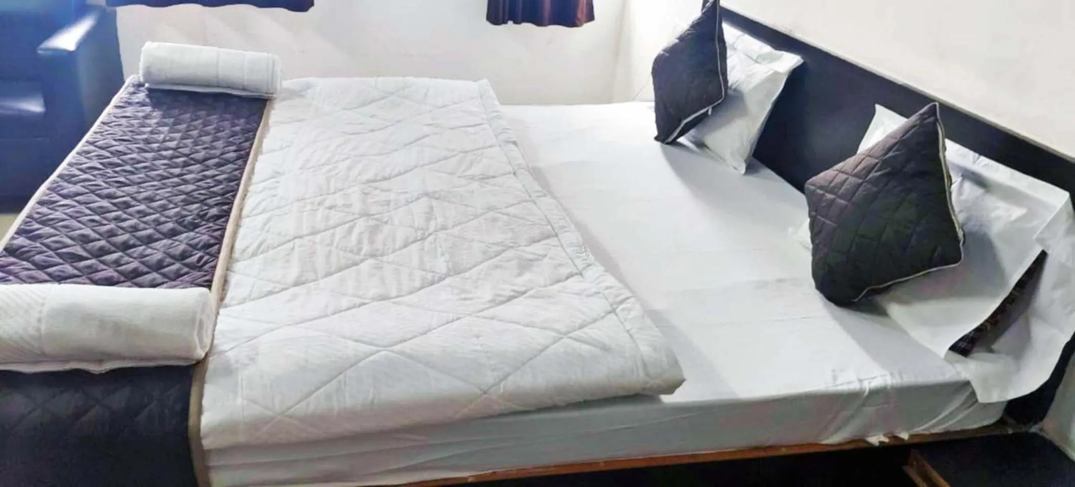 Savanur Deluxe Lodge