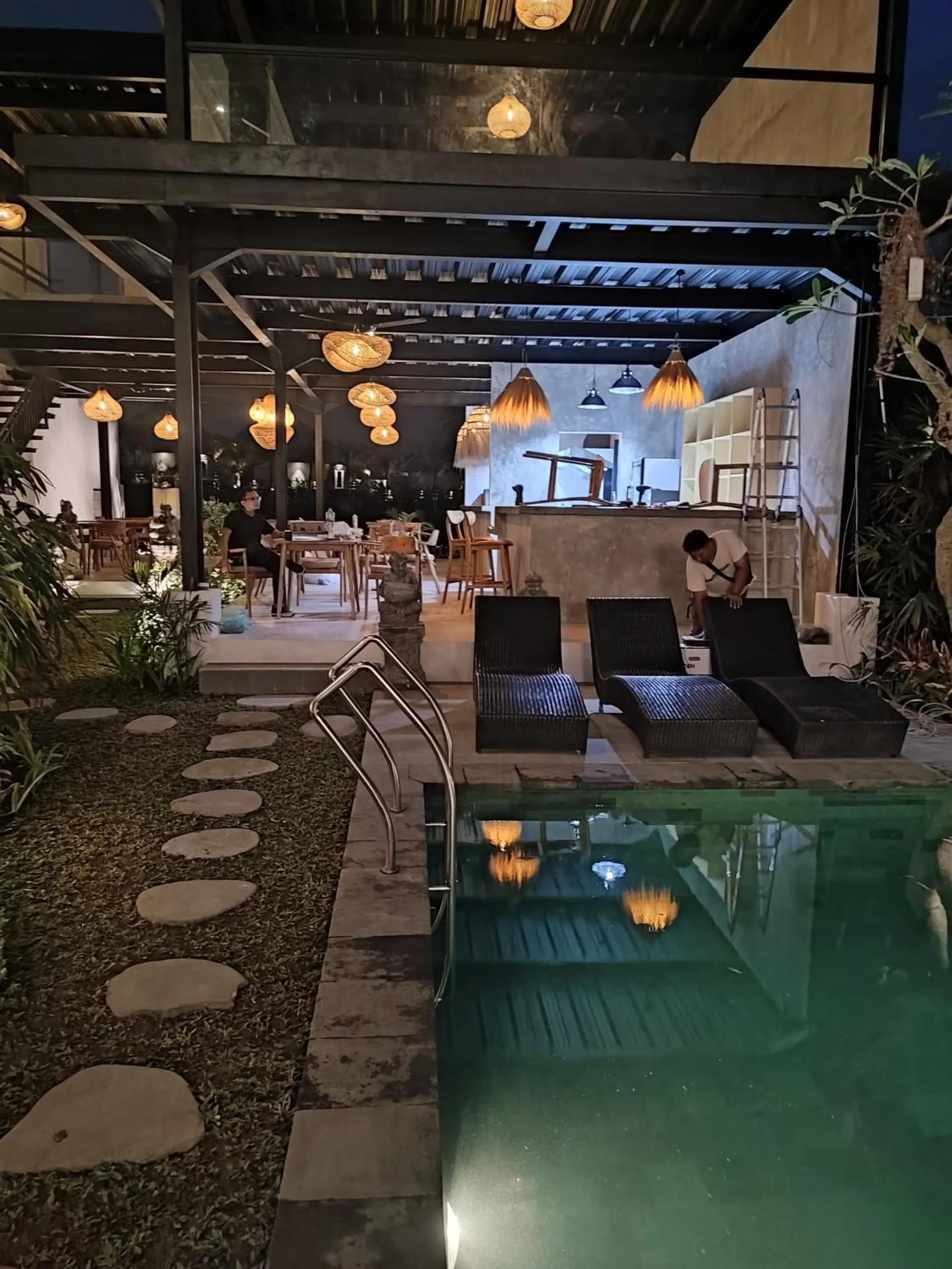 Restaurant/places to eat in Sujiwa Ubud Hotel & Villa