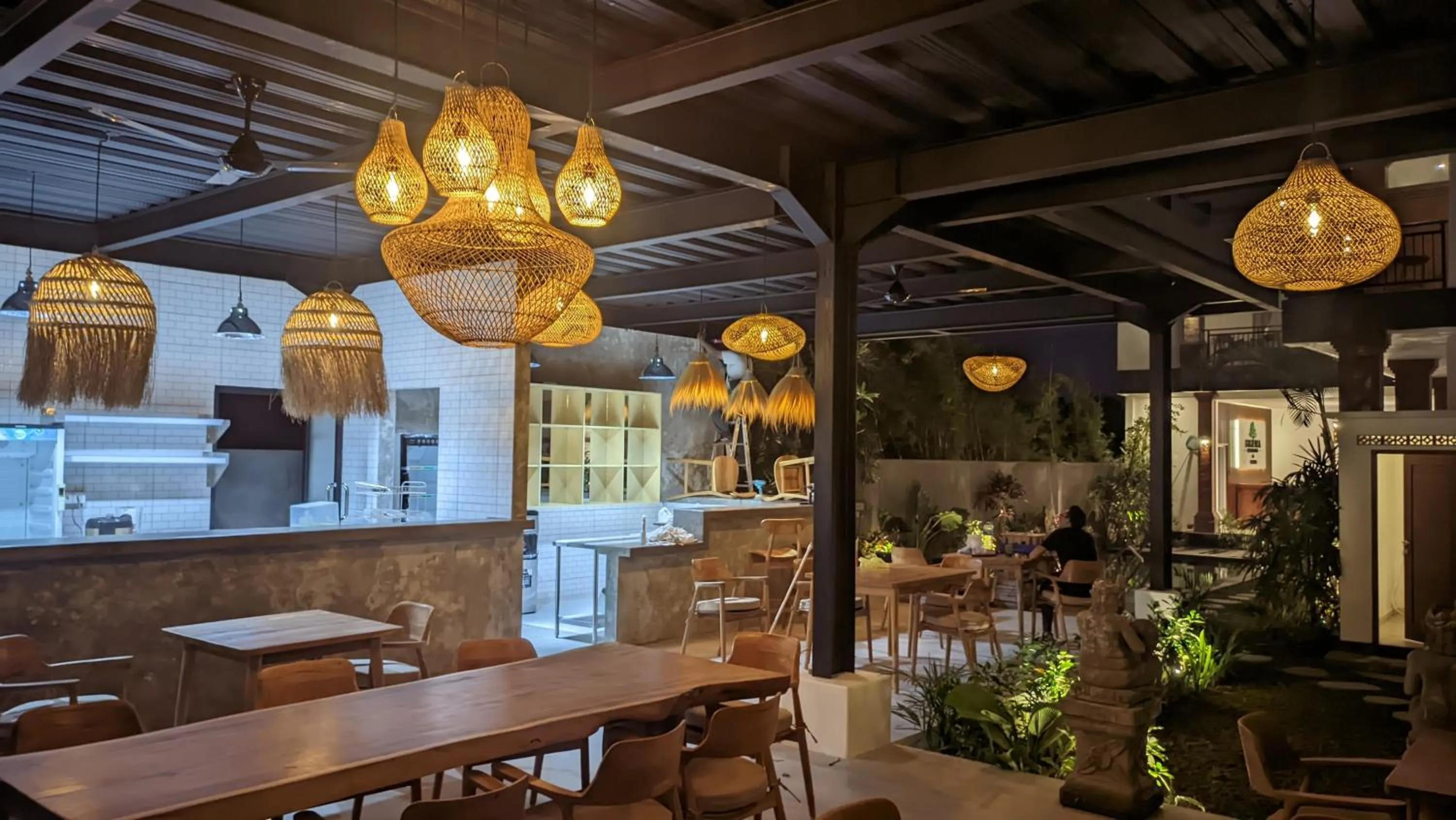 Restaurant/places to eat in Sujiwa Ubud Hotel & Villa