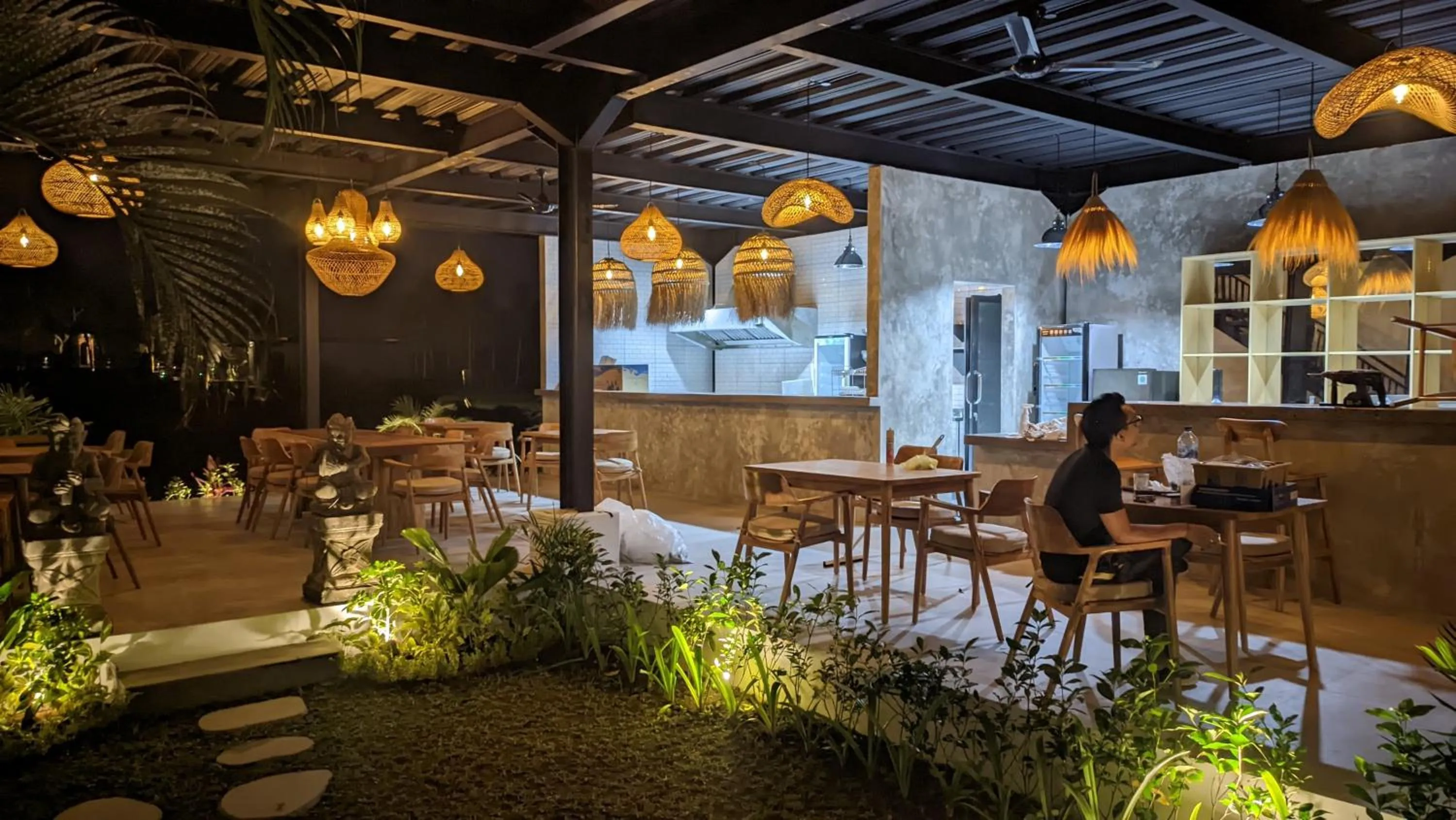 Restaurant/places to eat in Sujiwa Ubud Hotel & Villa