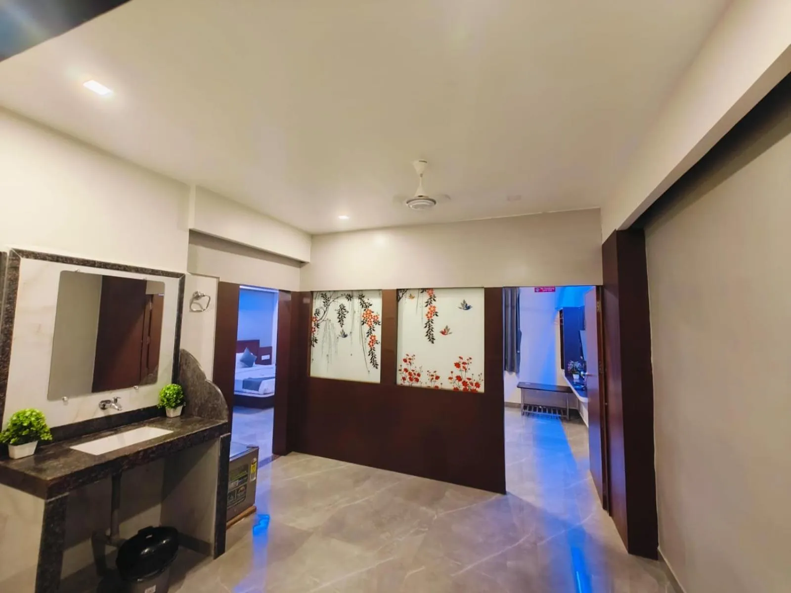 TV and multimedia, Bed in Hotel President Palace, Akkalkot