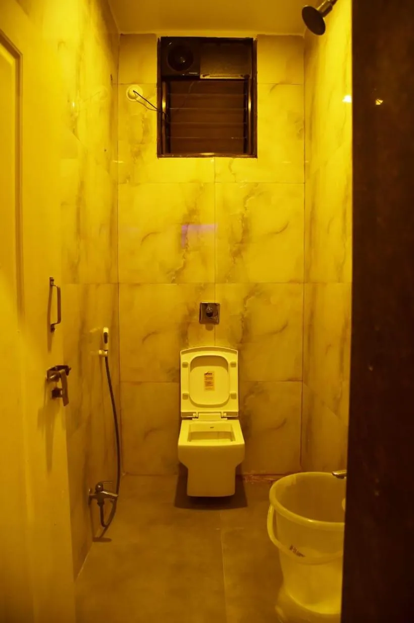 Bathroom in Hotel President Palace, Akkalkot