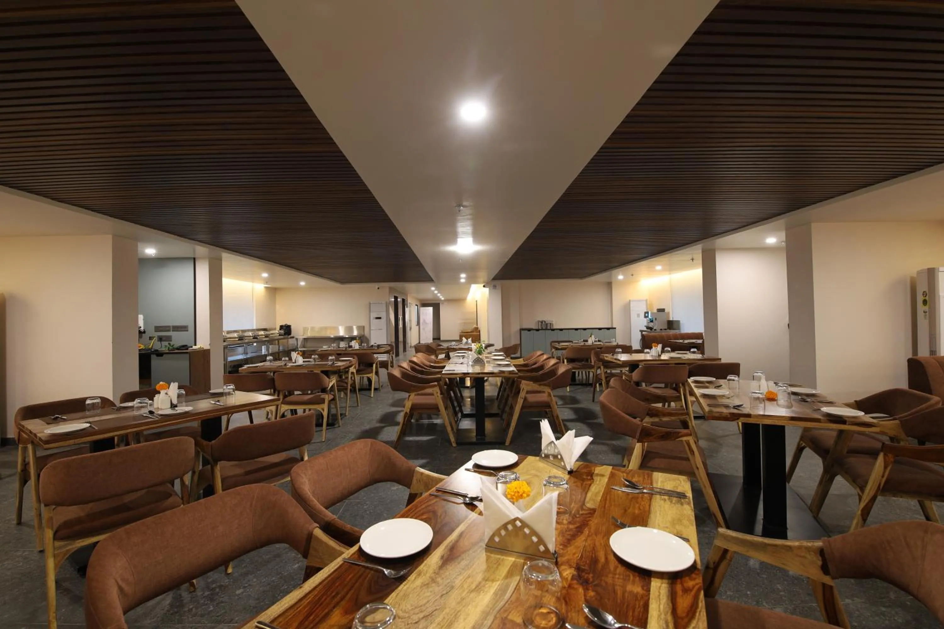 Restaurant/places to eat in Clarks Inn Suites Jaipur